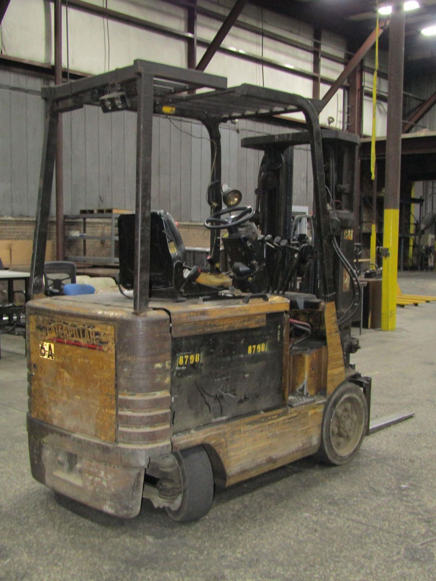 Caterpillar 4,000 lb. Cap. Model 2EC25E Electric Fork Lift Truck, S/N: A2EC363099; with 3-Stage - Image 3 of 9