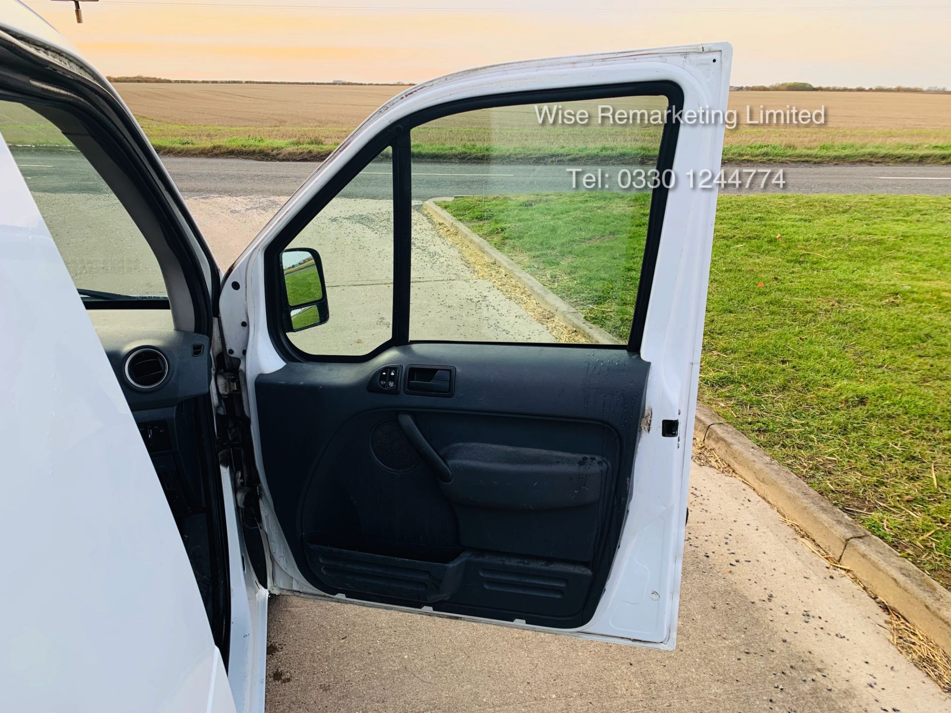 Ford Transit Connect T200 1.8 - 2010 Model - Side Loading Door - Ply Lined - Image 12 of 19