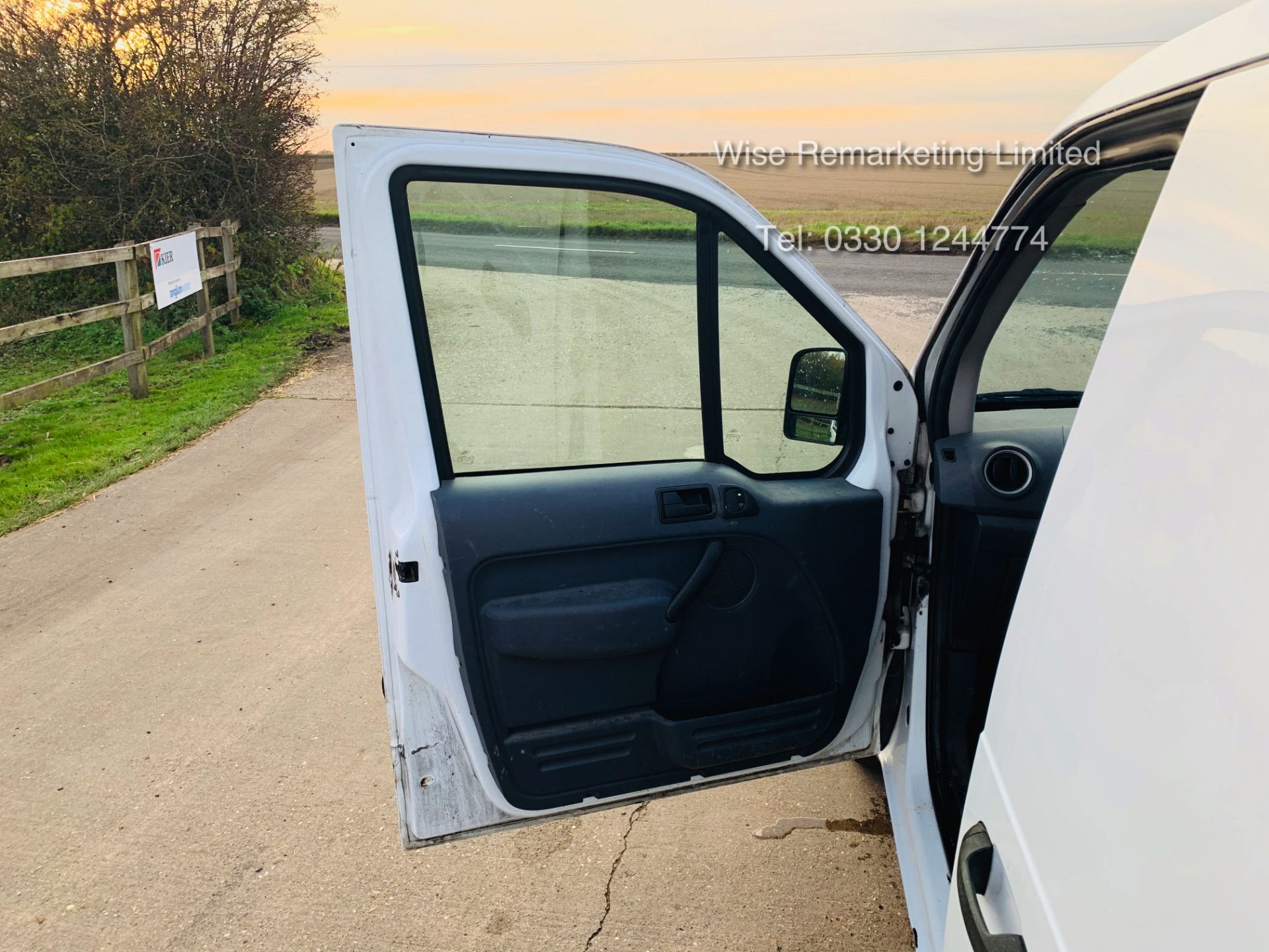 Ford Transit Connect T200 1.8 - 2010 Model - Side Loading Door - Ply Lined - Image 13 of 19