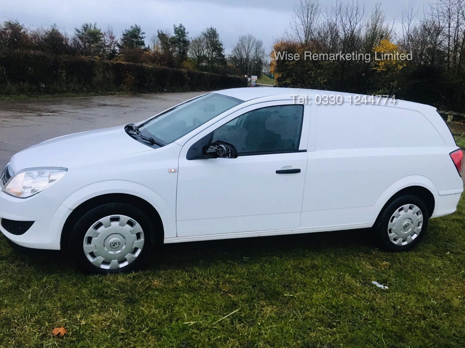 (RESERVE MET) Vauxhall Astra Van 1.3 CDTi - 2011 Model - 5 Seater Crew Van - SAVE 20% NO VAT