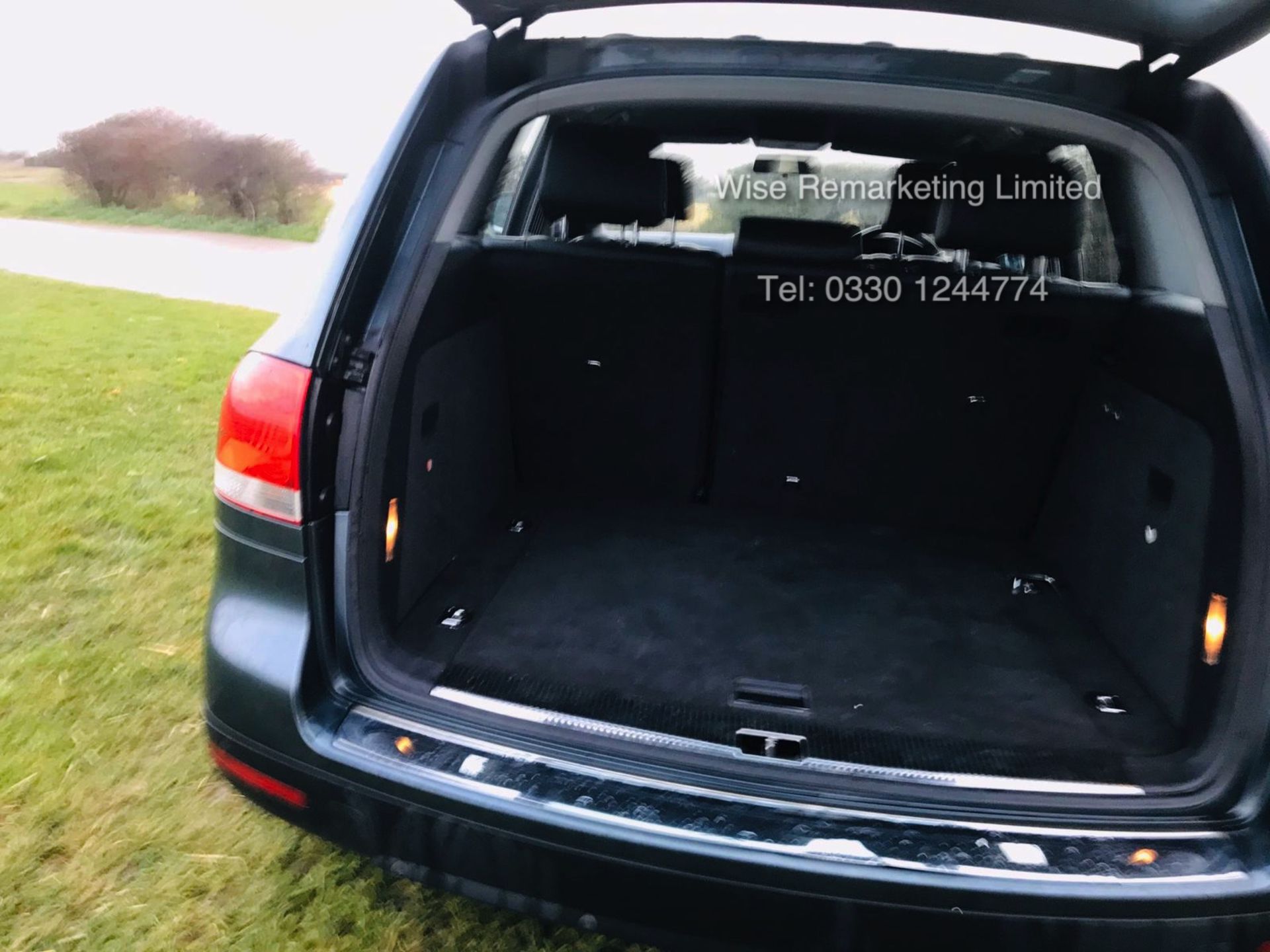 Volkswagen Touareg 2.5 TDI SE Sport Auto - 2006 Model - Full Leather - Sat Nav - 4x4 - Image 12 of 20