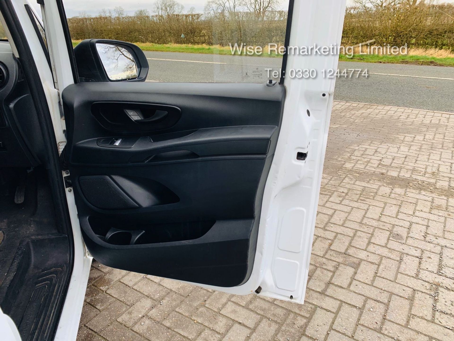 (RESERVE MET) Mercedes Vito 114 2.1 CDI Bluetech Fridge/Chiller Van - 2017 Model - Sat Nav - - Image 12 of 22