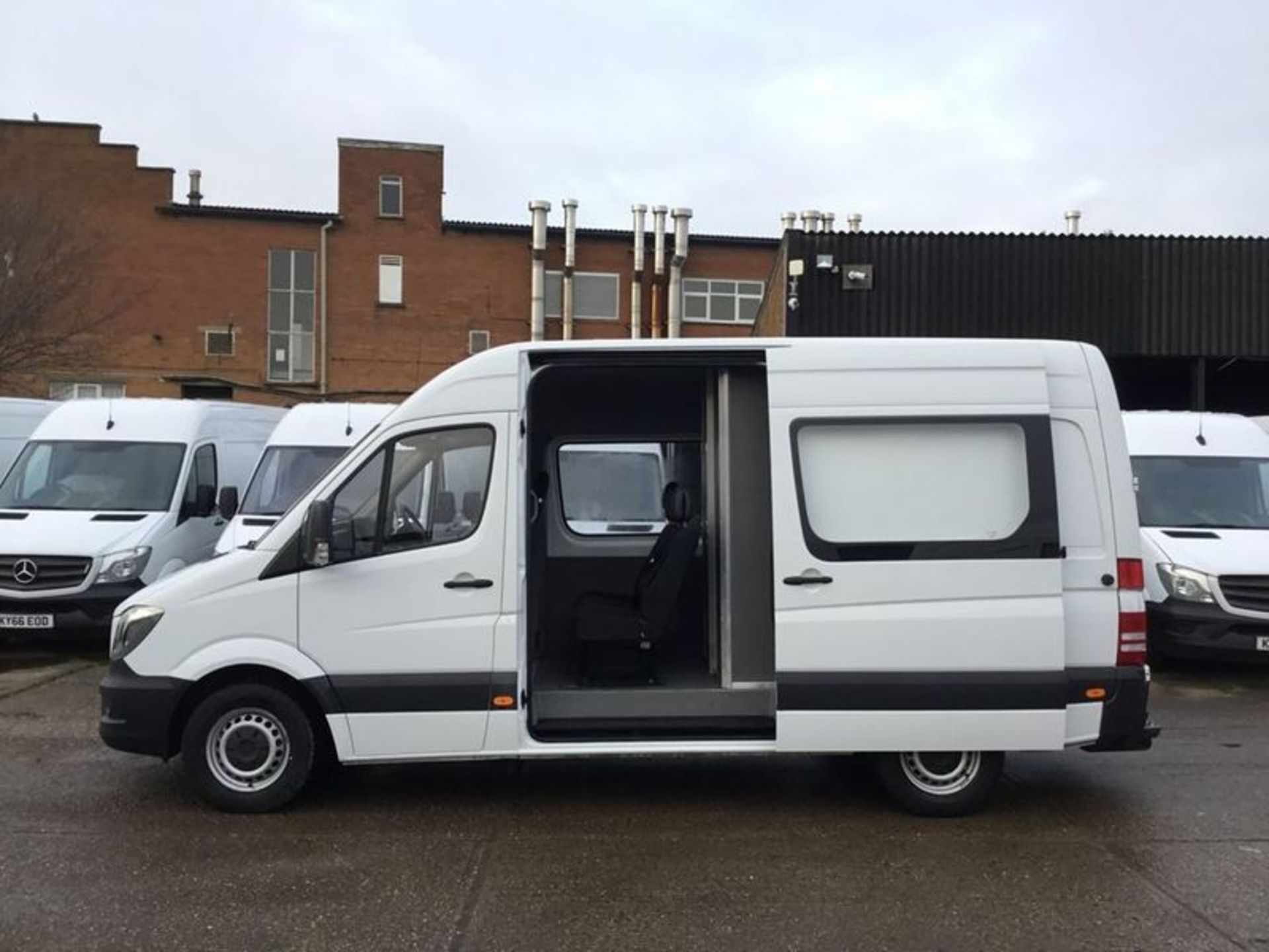 (RESERVE MET) Mercedes Sprinter 313 CDI 2.1 TD MWB Dualliner/Crew Van - 2015 15 Reg - Image 3 of 5