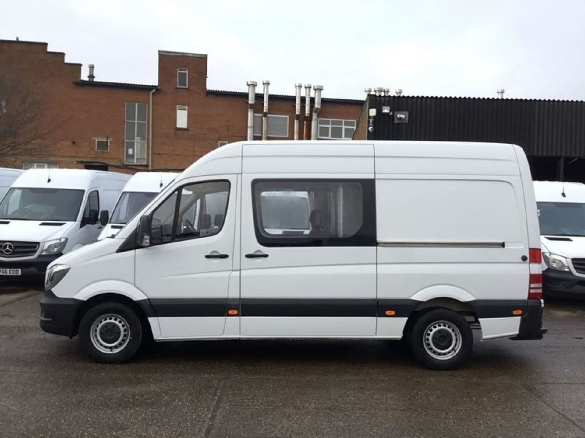 (RESERVE MET) Mercedes Sprinter 313 CDI 2.1 TD MWB Dualliner/Crew Van - 2015 15 Reg - Image 2 of 5