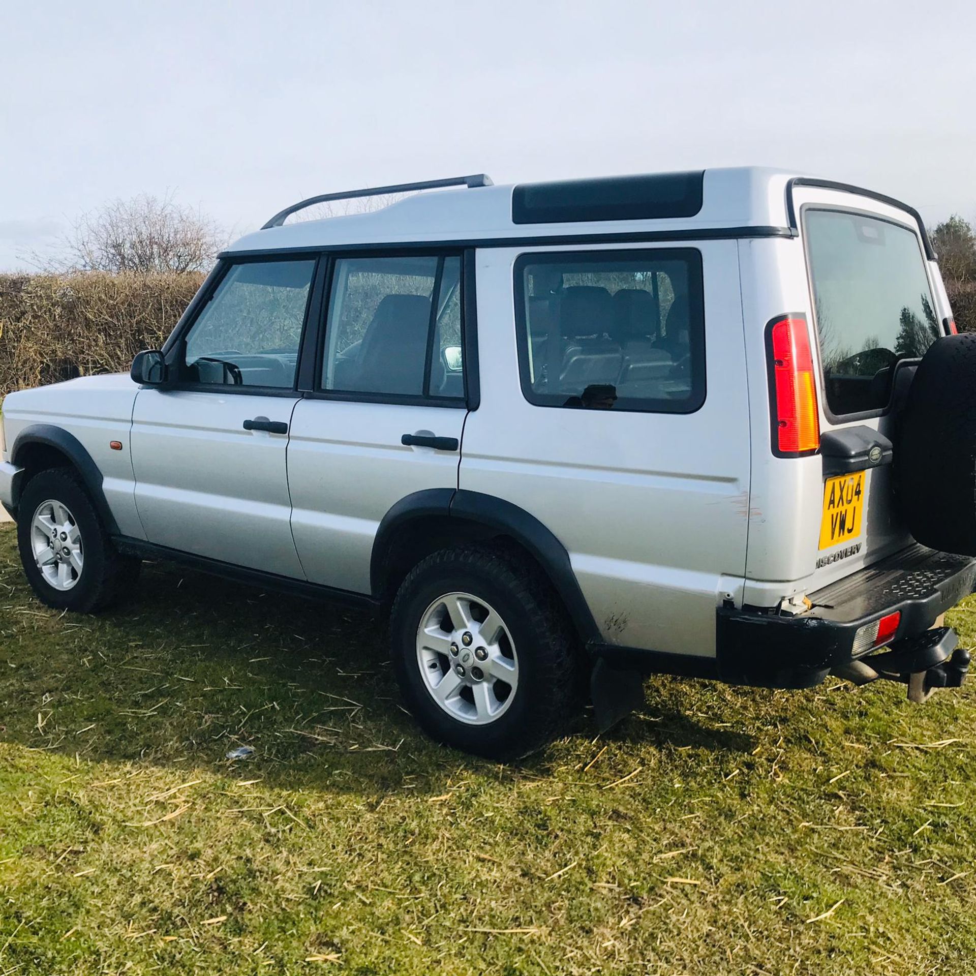 (RESERVE MET) Land Rover Discovery Pursuit 2.5 Td5 - 2004 04 Reg - 7 Seater - Air con - Tow Bar - Image 4 of 17