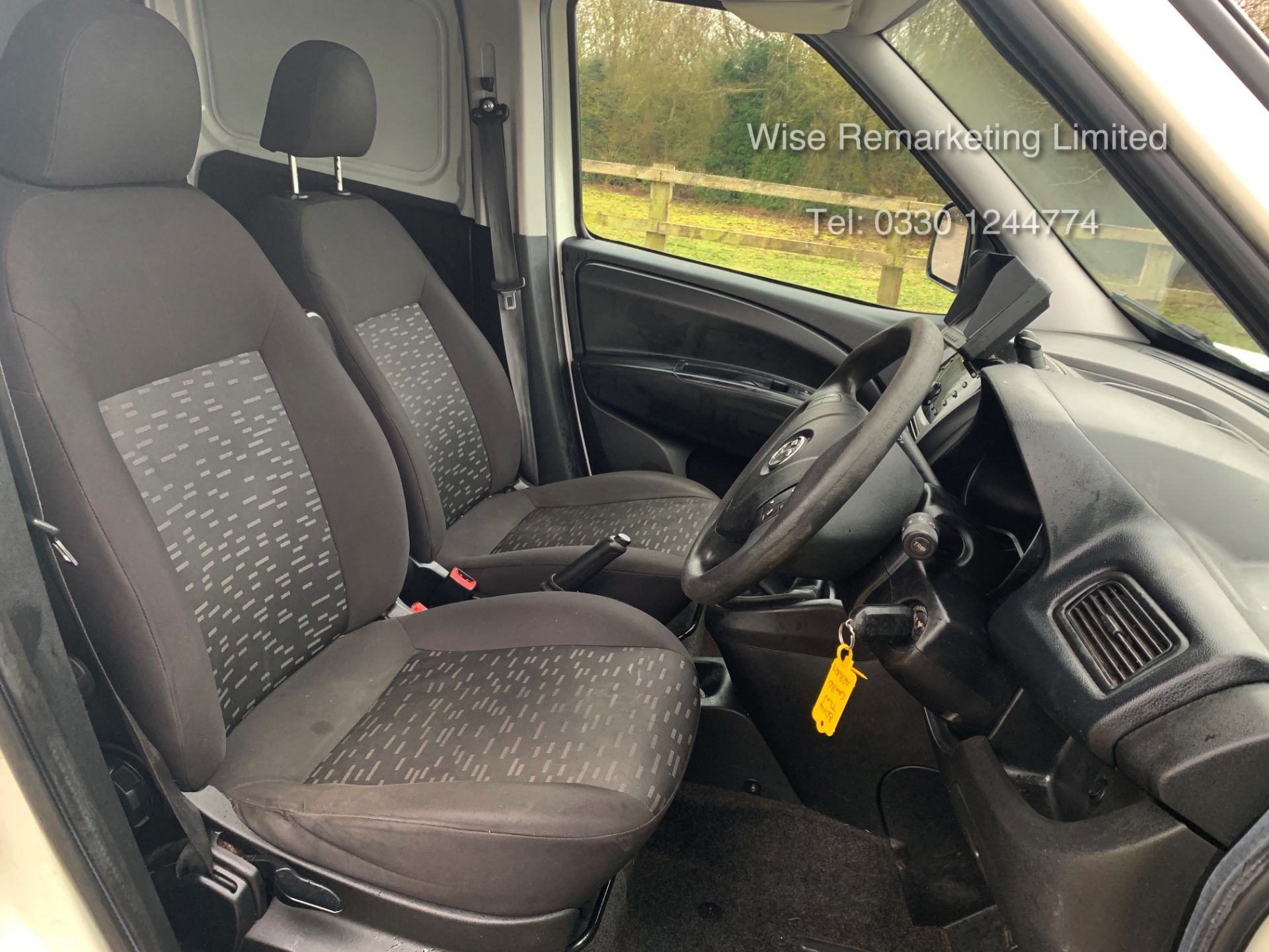 (RESERVE MET)Vauxhall Combo 1.6 CDTI Eco LWB Maxi 6 Speed 5 Seater Combi/Dualliner Van - 2014 14 Reg - Image 8 of 19