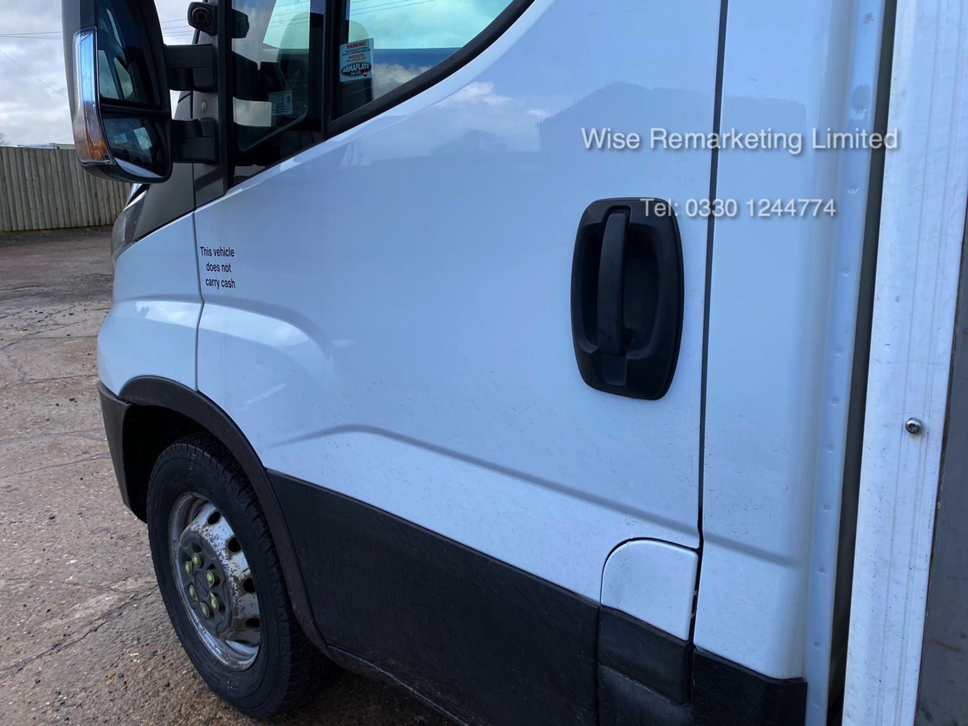 (RESERVE MET) Iveco Daily 35S11 2.3 TD Fridge/Freezer Box Van - 6 Speed - 2015 15 Reg - Image 4 of 17