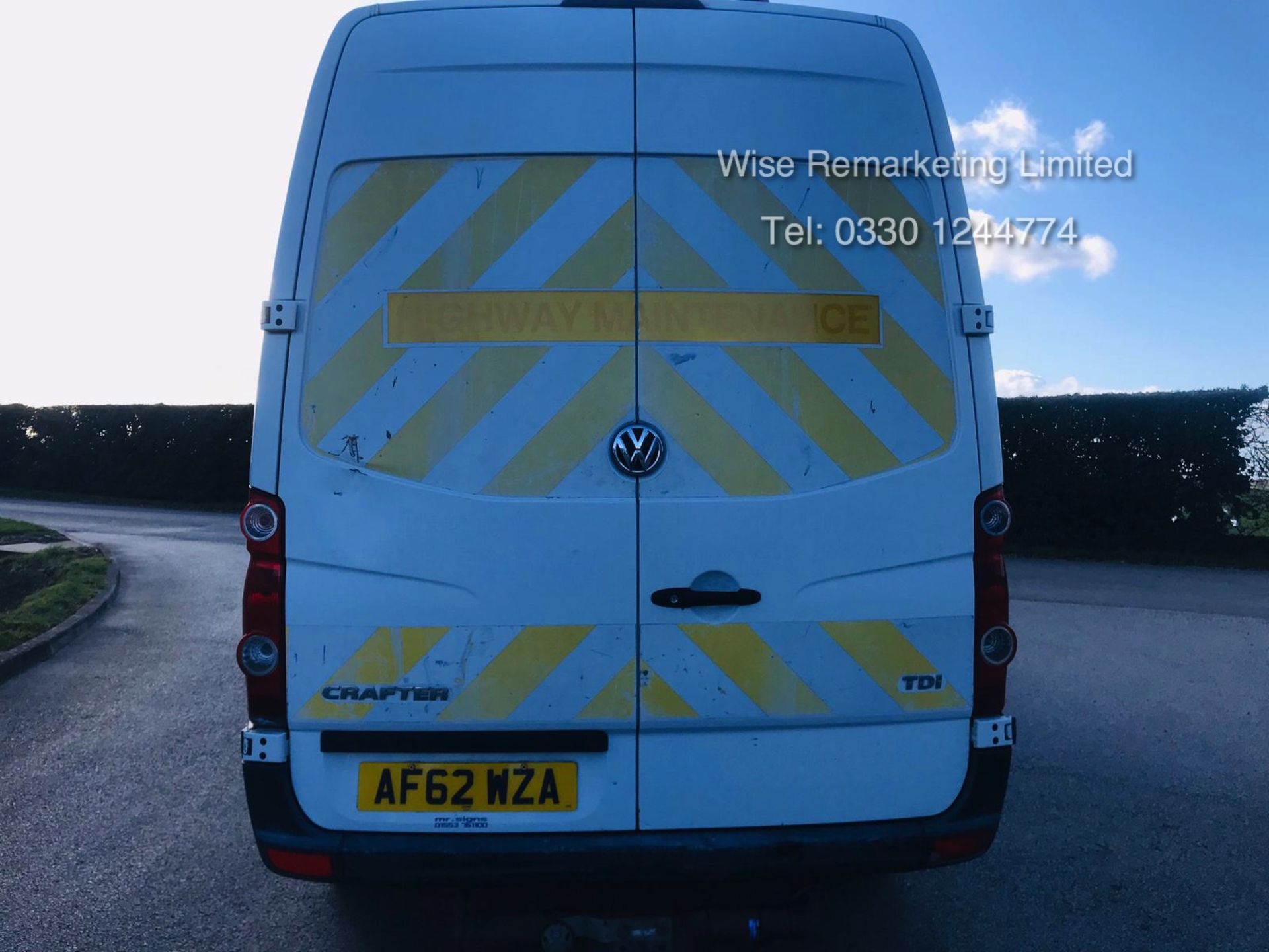 Volkswagen Crafter 2.0 TDI **8 Seater Messing Unit/Welfare Van** - 2013 Model - 1 Owner - Toilet - Image 4 of 25