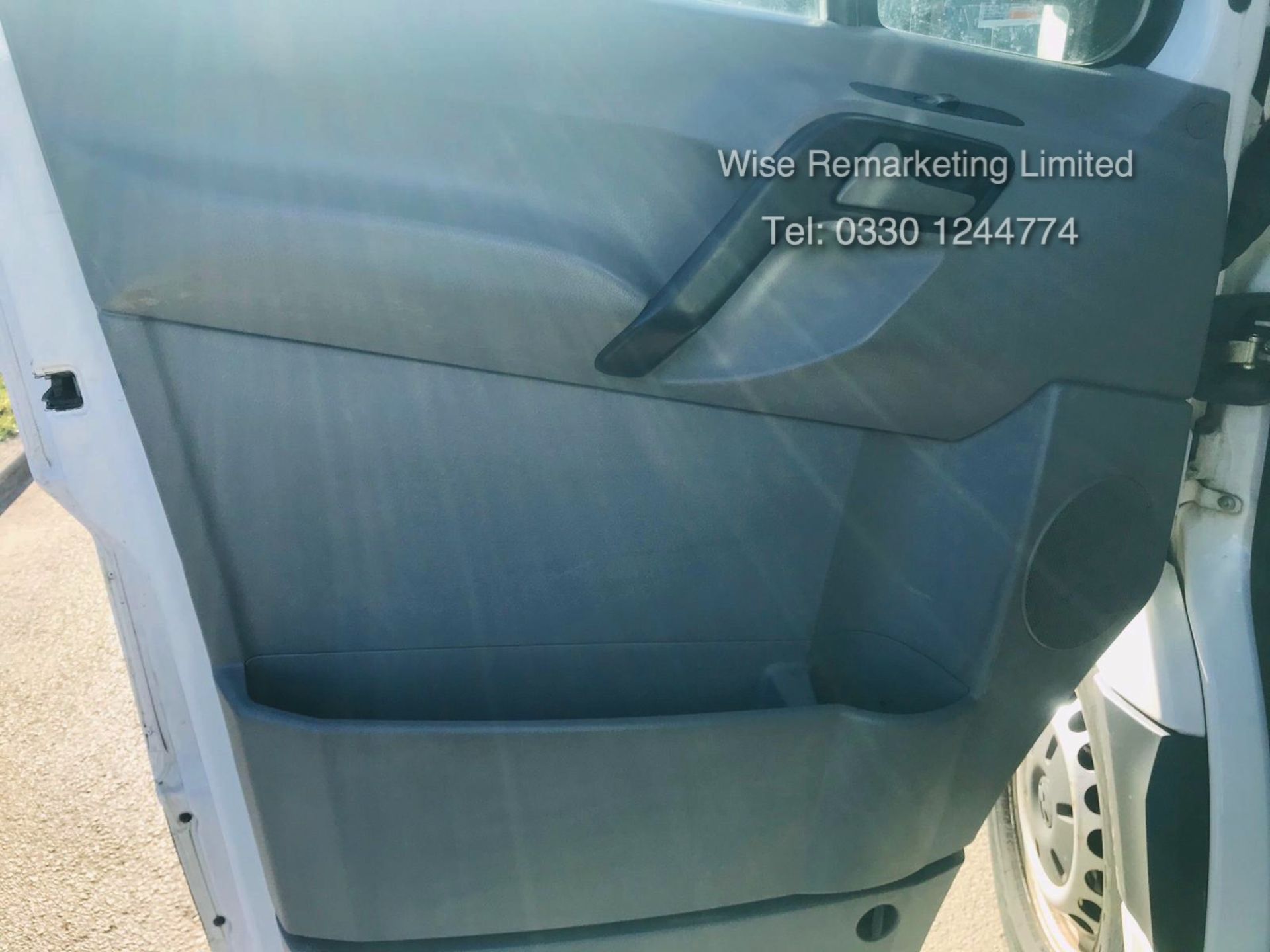 Volkswagen Crafter 2.0 TDI **8 Seater Messing Unit/Welfare Van** - 2013 Model - 1 Owner - Toilet - Image 21 of 25