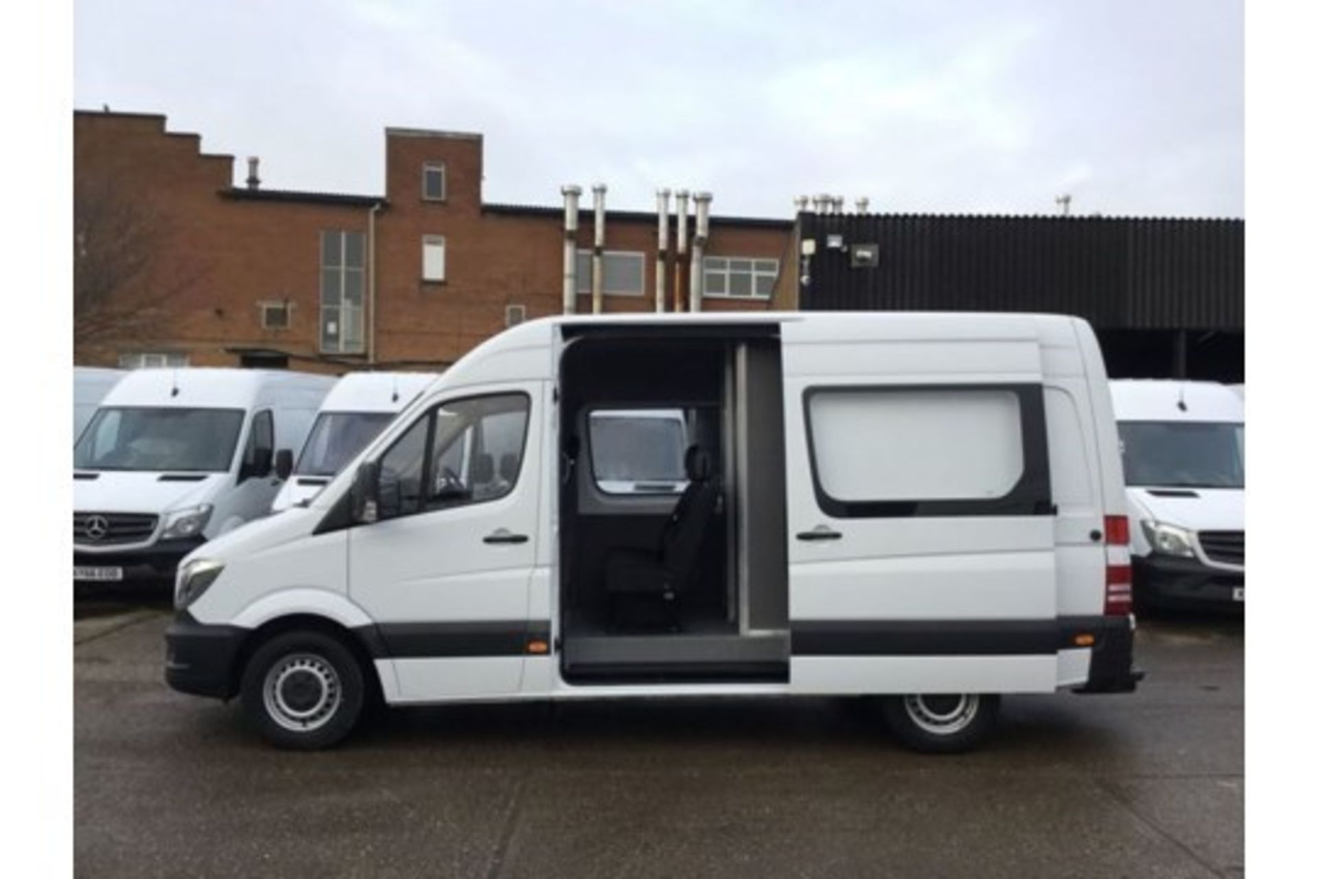 Mercedes Sprinter 313 CDI 2.1 TD MWB Dualliner/Crew Van - 2015 15 Reg - Image 2 of 5