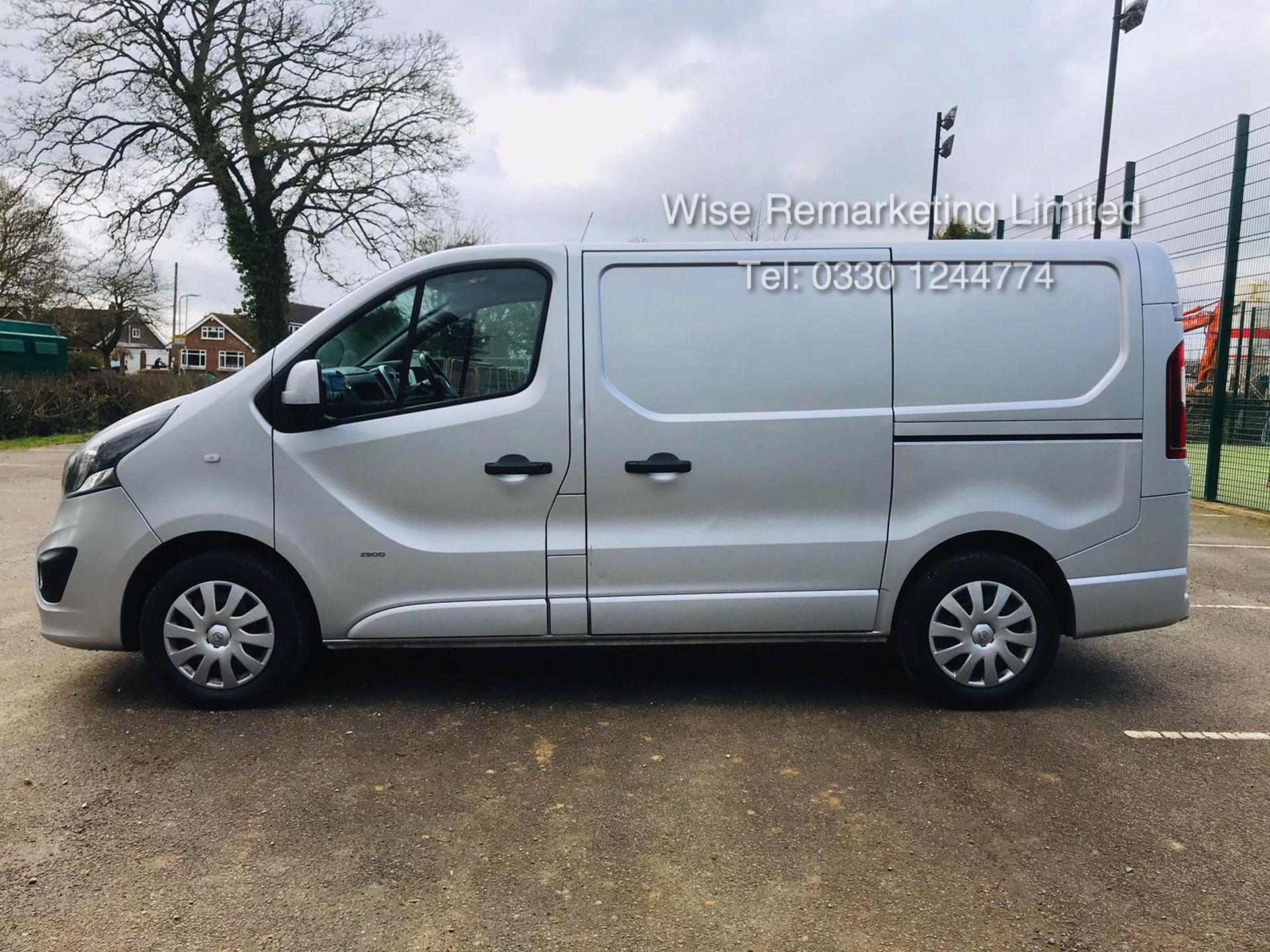 Vauxhall Vivaro 2900 1.6 CDTI 'Sportive' Van - 2016 Model - Rear Parking Sensors - Air con - Image 5 of 15