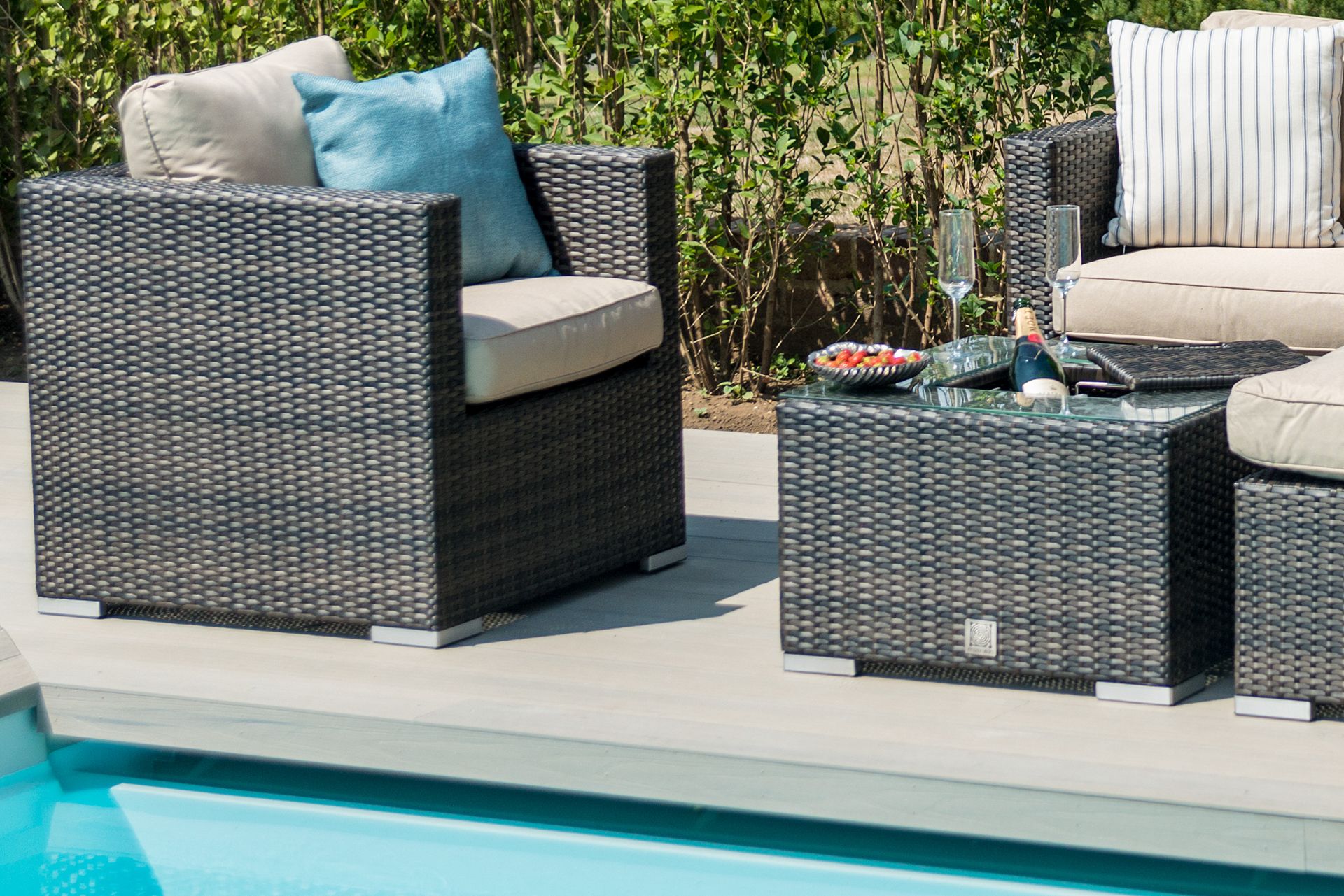 Rattan Georgia 2 Seat Outdoor Sofa Set With Ice Bucket (Brown) *BRAND NEW* - Image 3 of 3