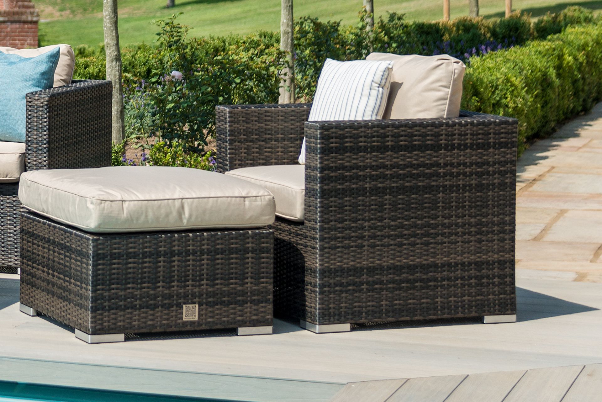 Rattan Georgia 2 Seat Outdoor Sofa Set With Ice Bucket (Brown) *BRAND NEW* - Image 2 of 3