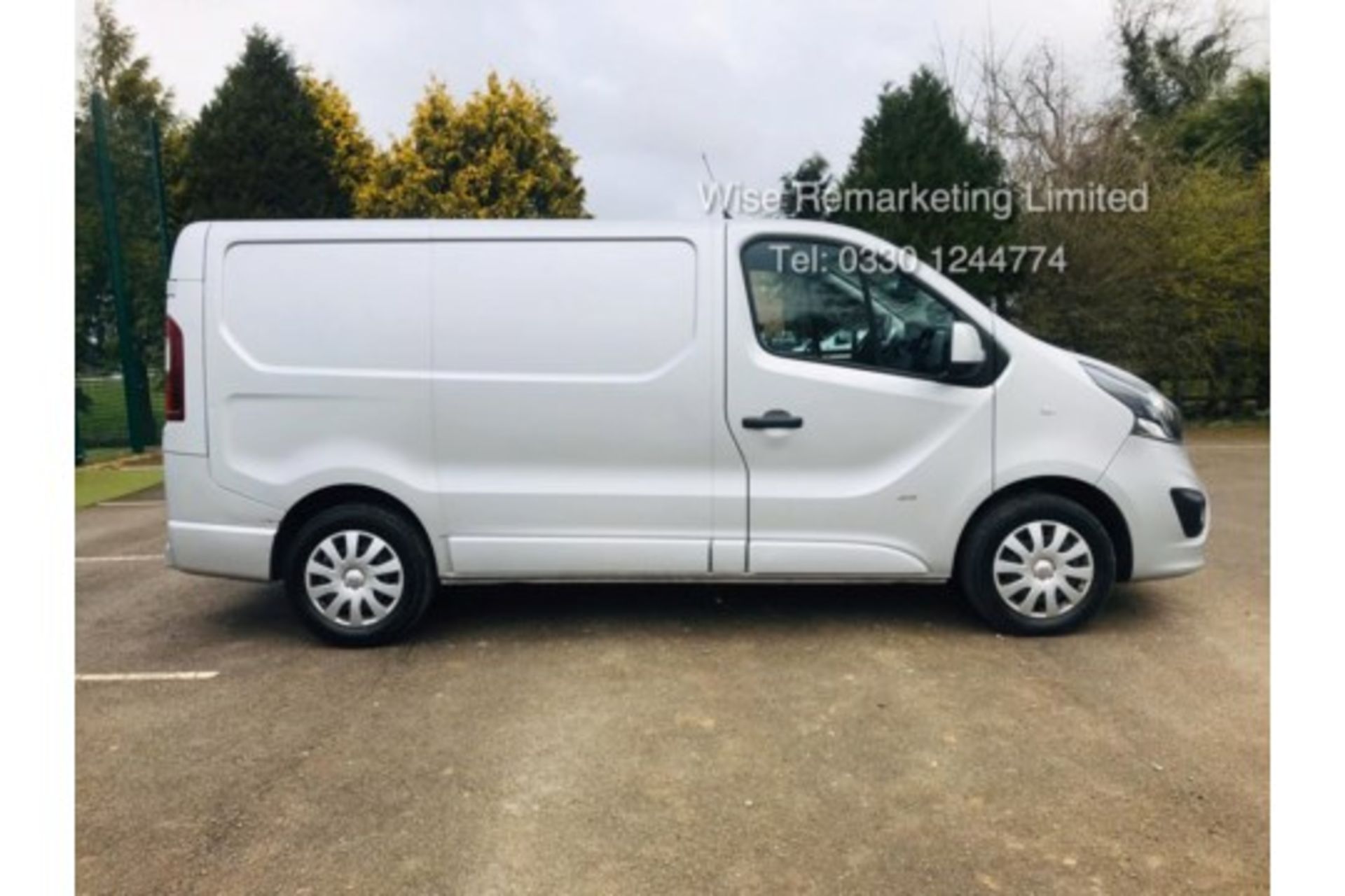 Vauxhall Vivaro 2900 1.6 CDTI 'Sportive' Van - 2016 Model - Rear Parking Sensors - Air con - Image 6 of 15