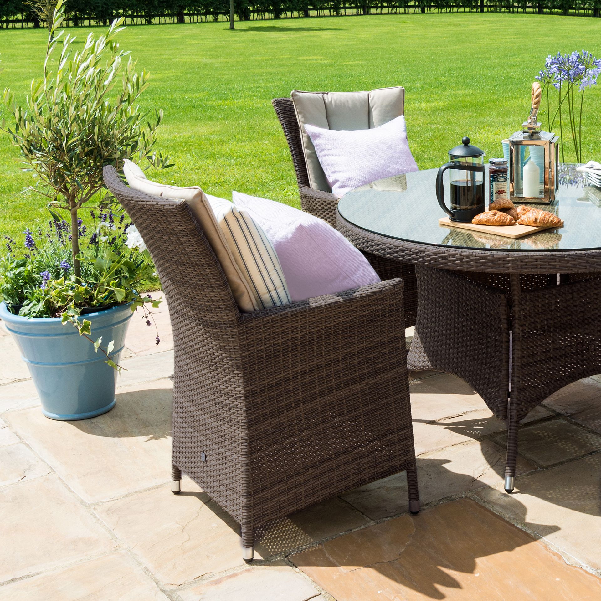 Reserve Met Rattan LA Outdoor 4 Seat Round Dining Set (Brown) *BRAND NEW* - Image 3 of 5