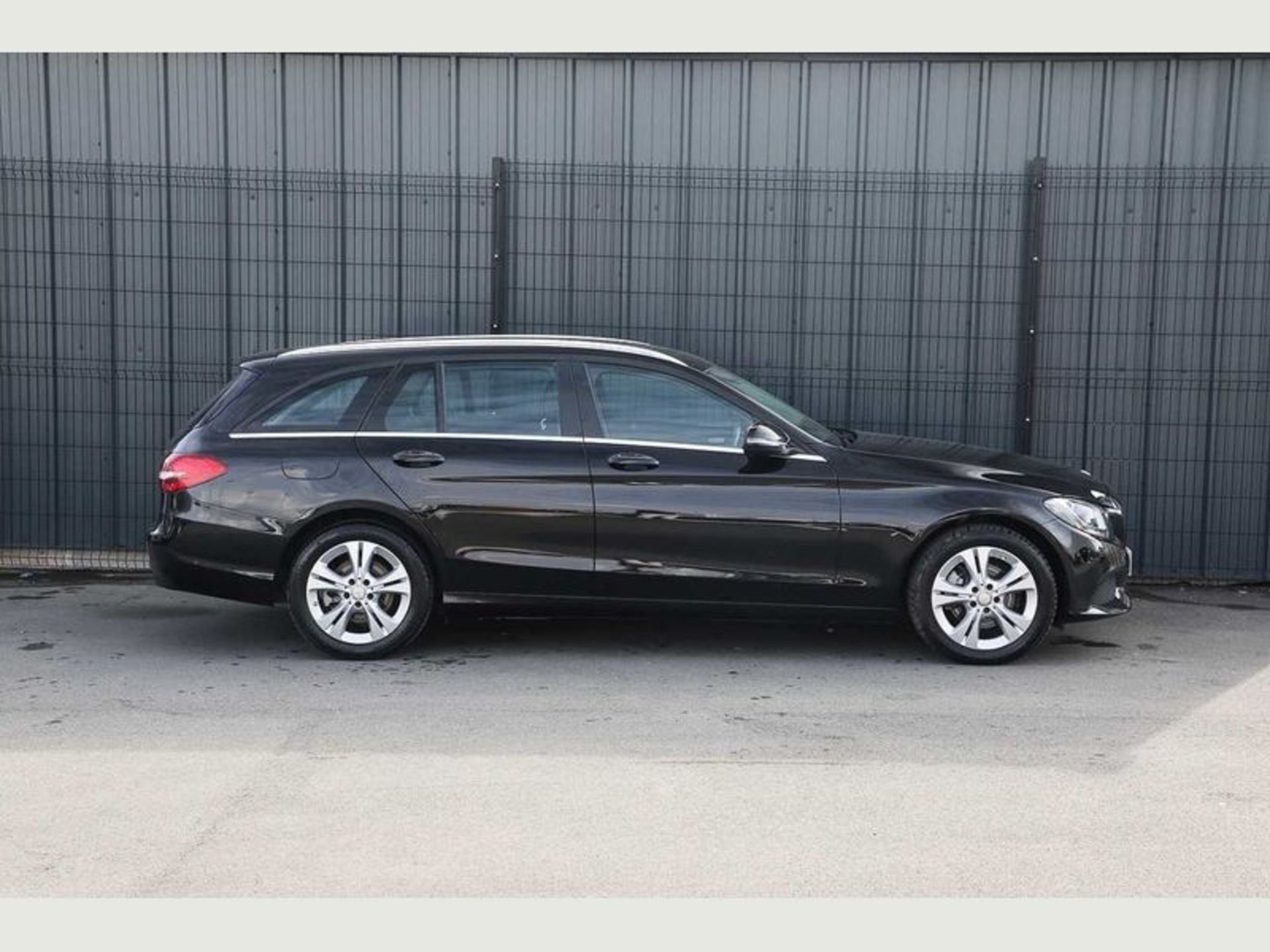 Reserve Met Mercedes C220d SE Executive Edition Estate - Auto - 2017 Model - Service History - - Image 2 of 11