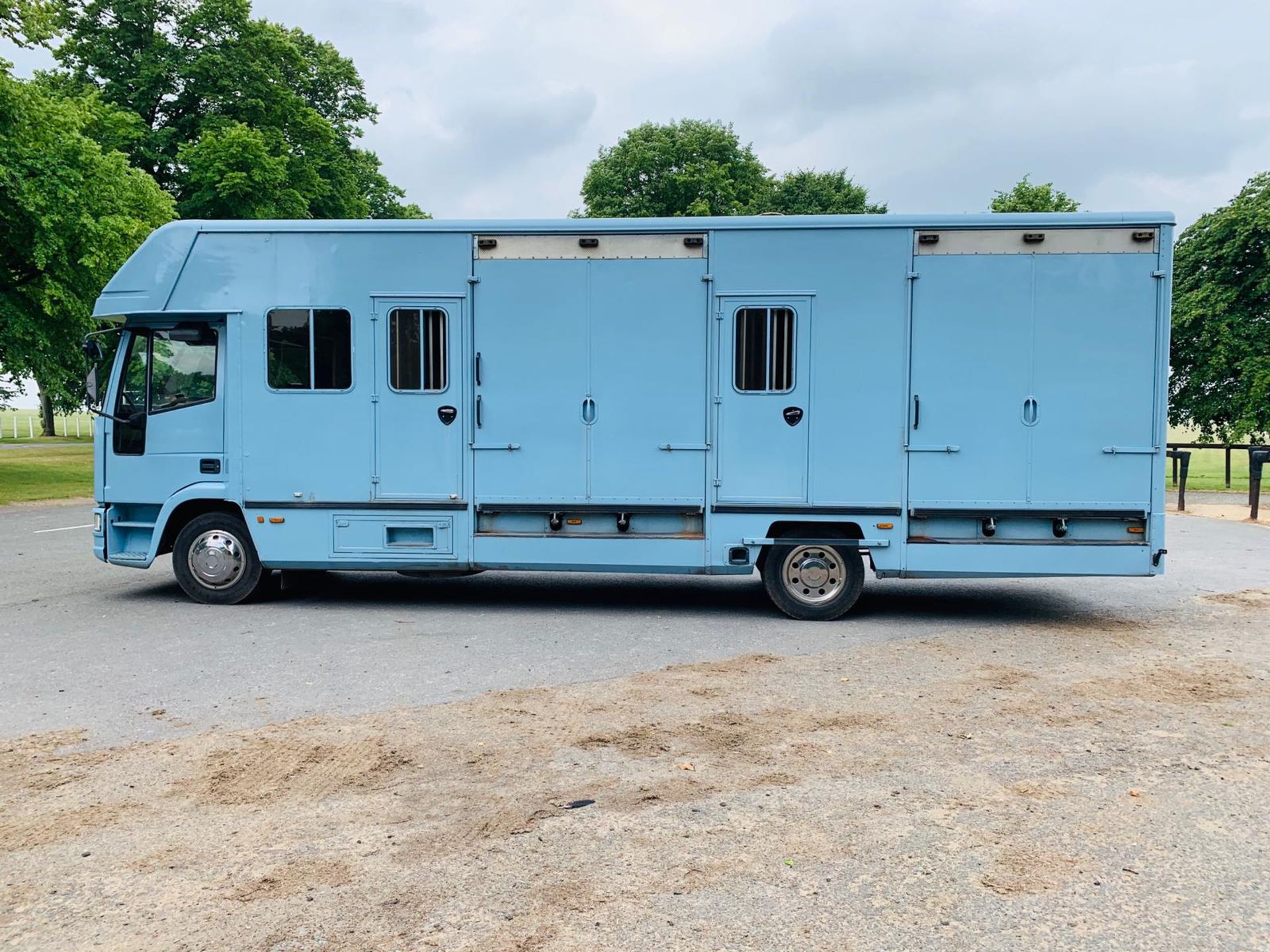 (RESERVE MET) Iveco 110E18 'OLYMPIC' Horsebox 2001 - 6 Speed - Fits 4/6 Forward Facing Horses - Image 11 of 26