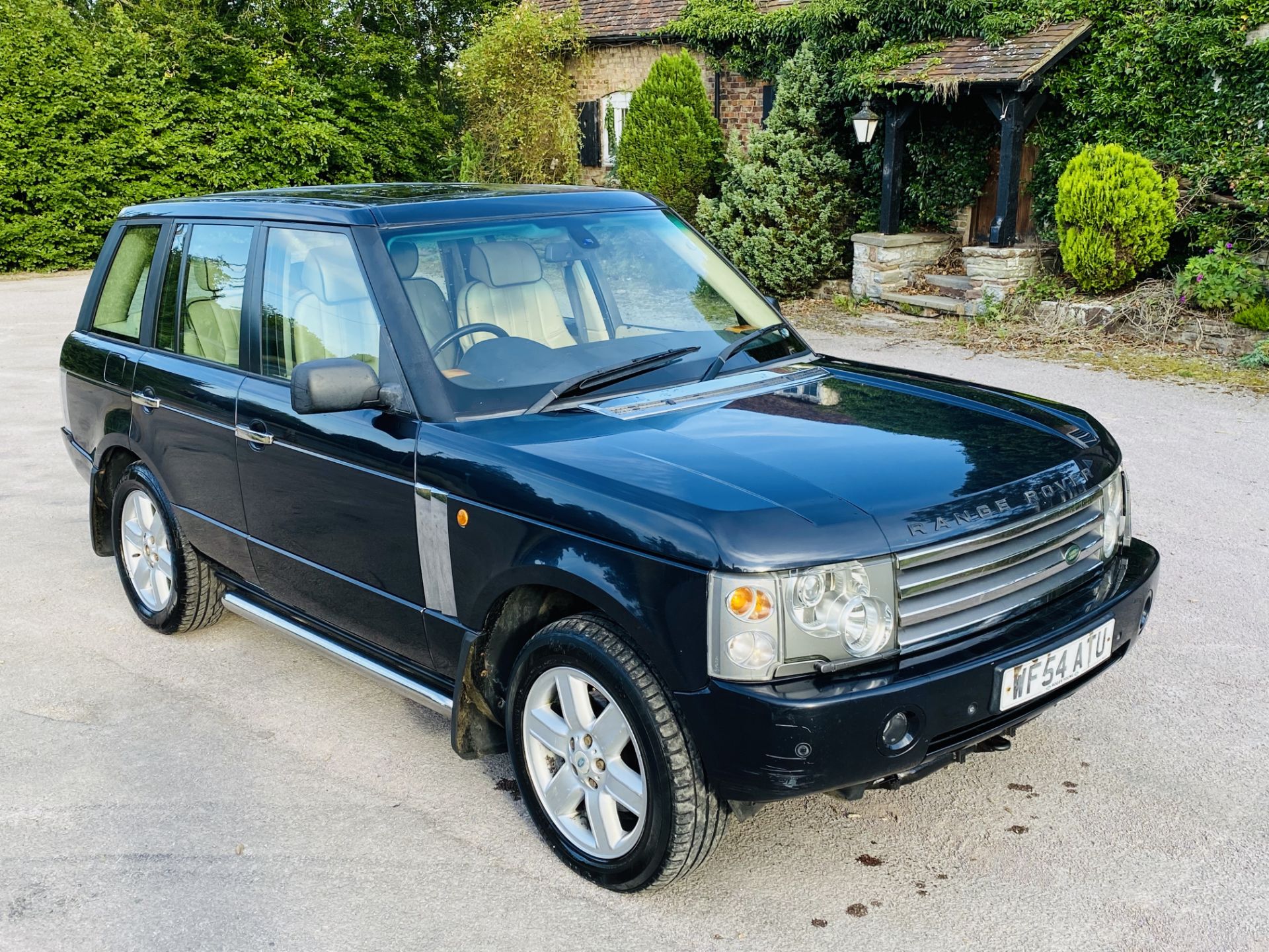 Land Rover Range Rover Vogue 4.4 V8 LPG Gas - 2004 54 Reg - 4x4 - Full Spec- ULEZ Compliant - Image 2 of 44