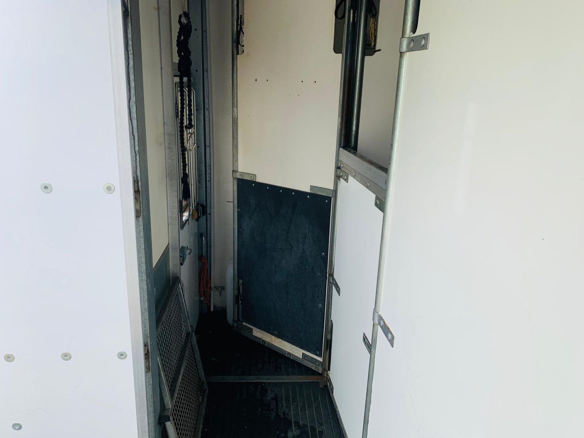 Iveco 110E18 'OLYMPIC' Horsebox 2001 - 6 Speed - Fits 4/6 Forward Facing Horses - Image 14 of 24