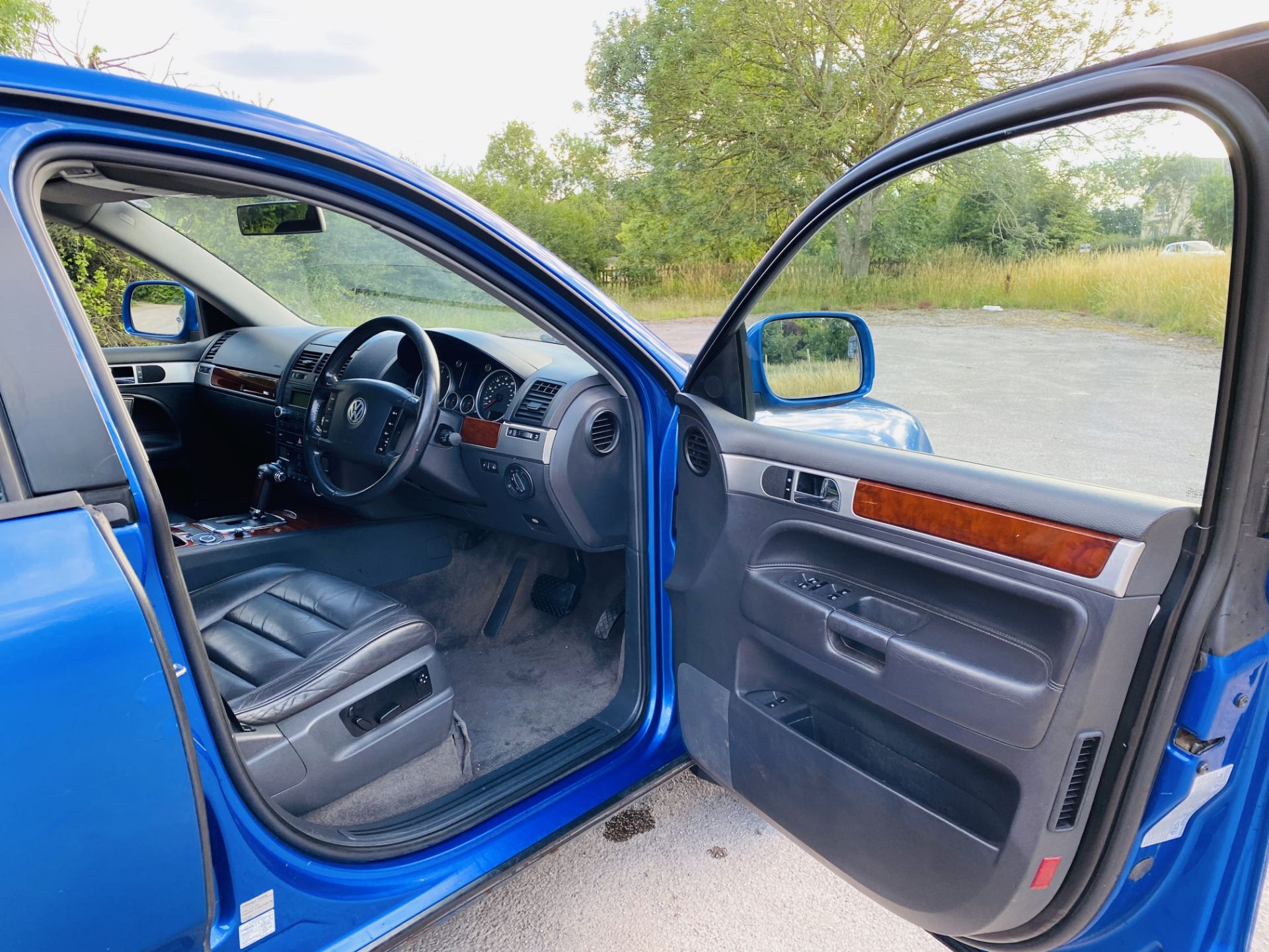 (RESERVE MET)Volkswagen Touareg 2.5 Tdi Auto - 2005 05 Reg -Tow Pack - 4x4 - In Metallic Blue - Image 25 of 44