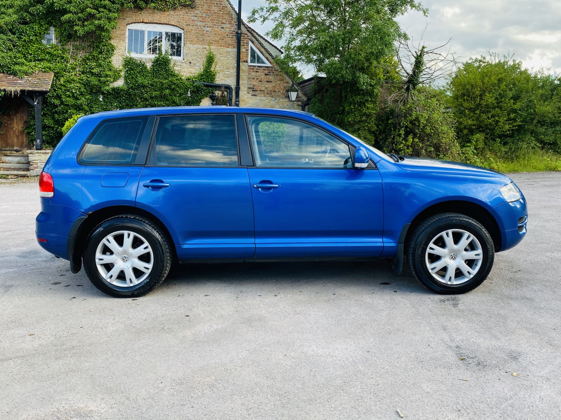 (RESERVE MET)Volkswagen Touareg 2.5 Tdi Auto - 2005 05 Reg -Tow Pack - 4x4 - In Metallic Blue - Image 11 of 44