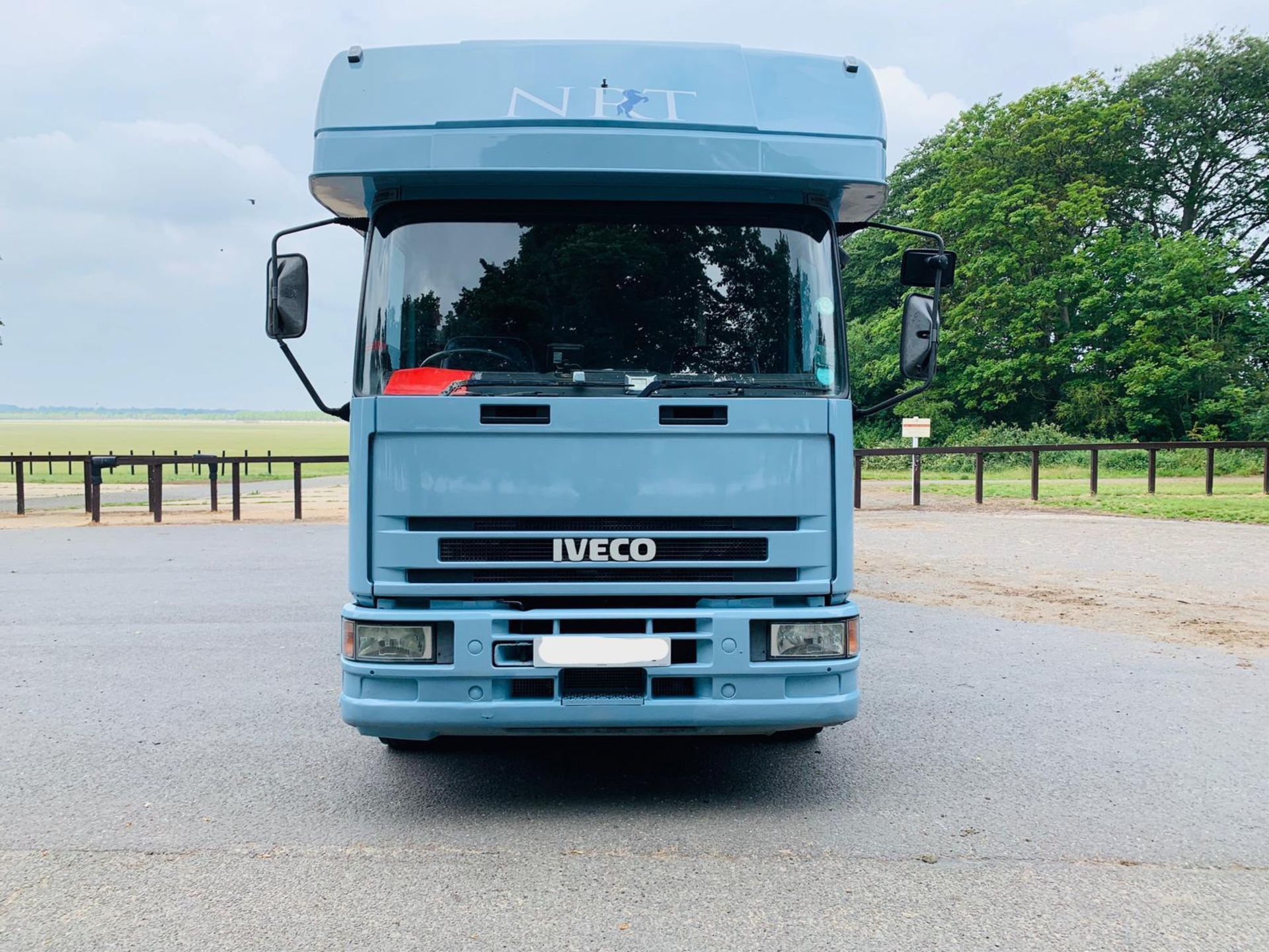 Iveco 110E18 'OLYMPIC' Horsebox 2001 - 6 Speed - Fits 4/6 Forward Facing Horses - Image 8 of 24