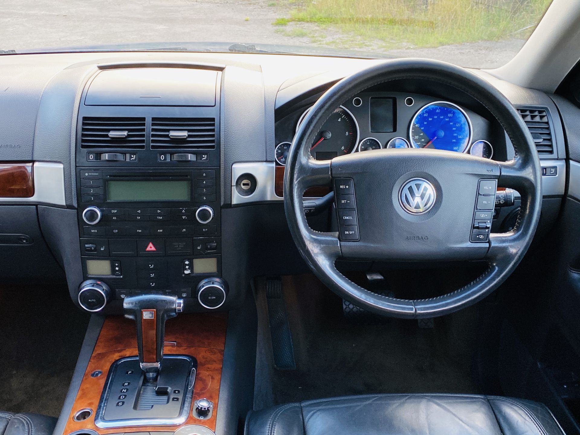 (RESERVE MET)Volkswagen Touareg 2.5 Tdi Auto - 2005 05 Reg -Tow Pack - 4x4 - In Metallic Blue - Image 17 of 44