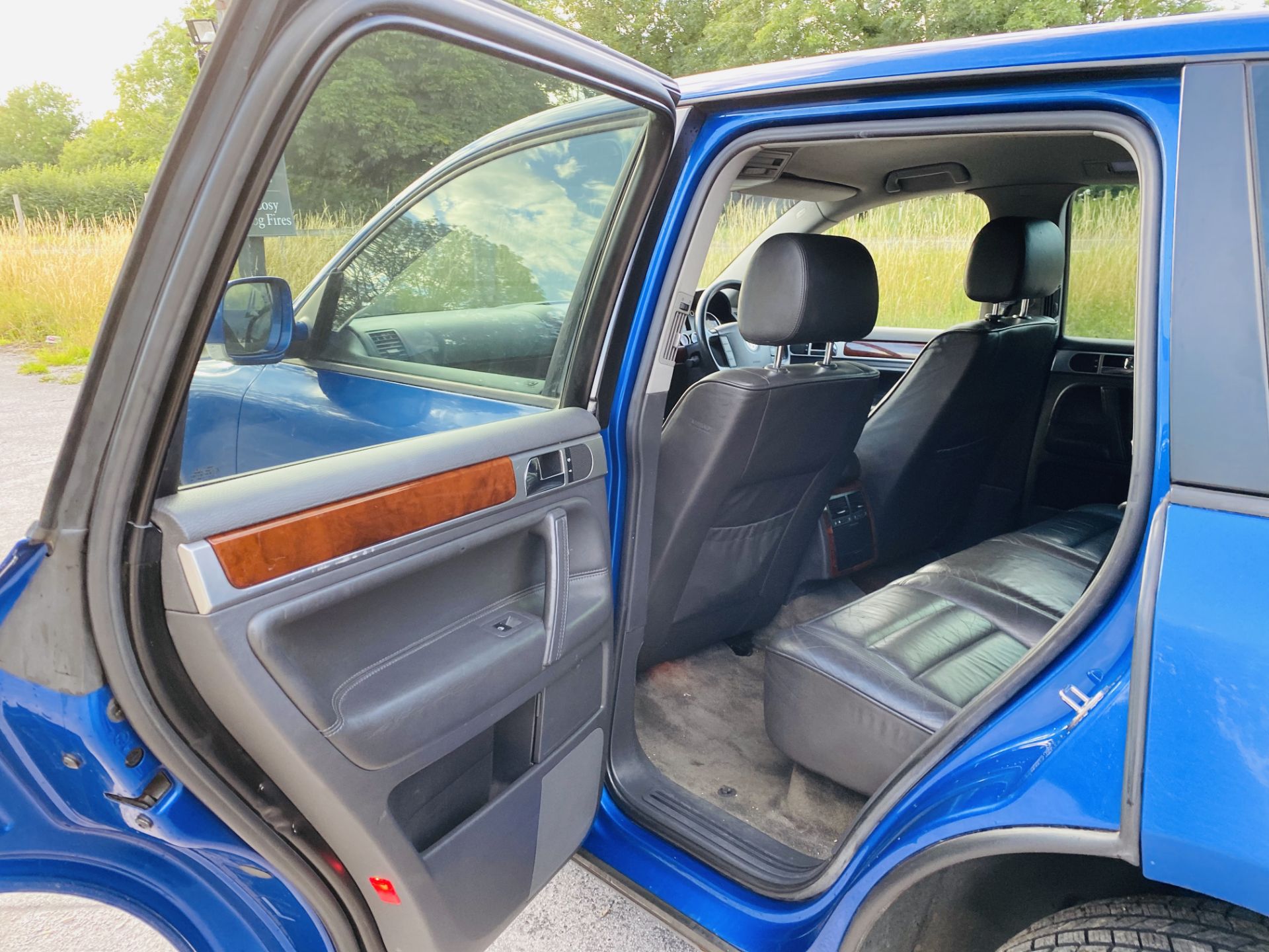 (RESERVE MET)Volkswagen Touareg 2.5 Tdi Auto - 2005 05 Reg -Tow Pack - 4x4 - In Metallic Blue - Image 41 of 44