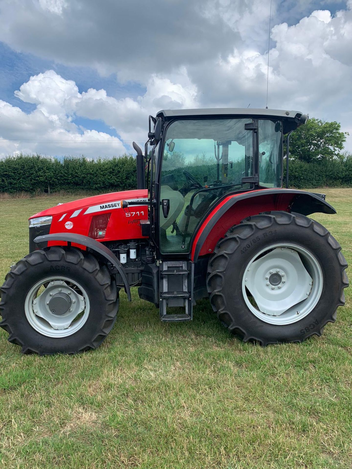 (RESERVE MET) Massey Ferguson 5711 Dyna-4- Global Series-4WD Tractor -2019 19reg NEW MODEL-750 HOURS