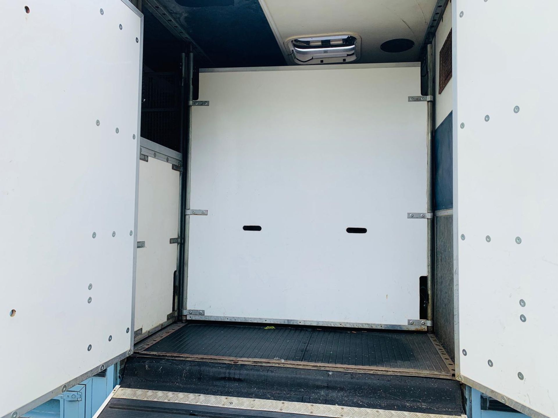 Iveco 110E18 'OLYMPIC' Horsebox 2001 - 6 Speed - Fits 4/6 Forward Facing Horses - Image 18 of 24
