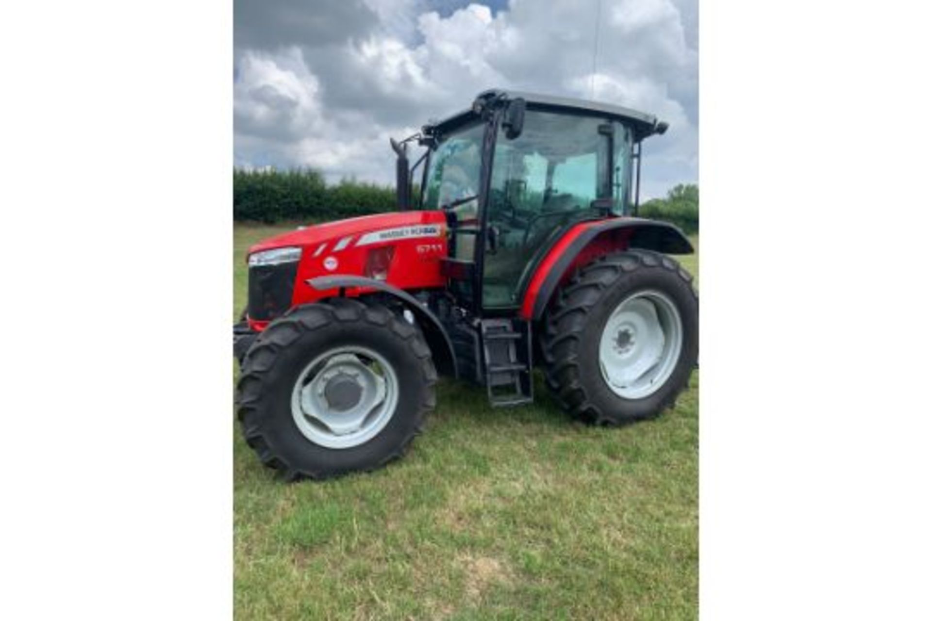 (RESERVE MET) Massey Ferguson 5711 Dyna-4- Global Series-4WD Tractor -2019 19reg NEW MODEL 935 HOURS