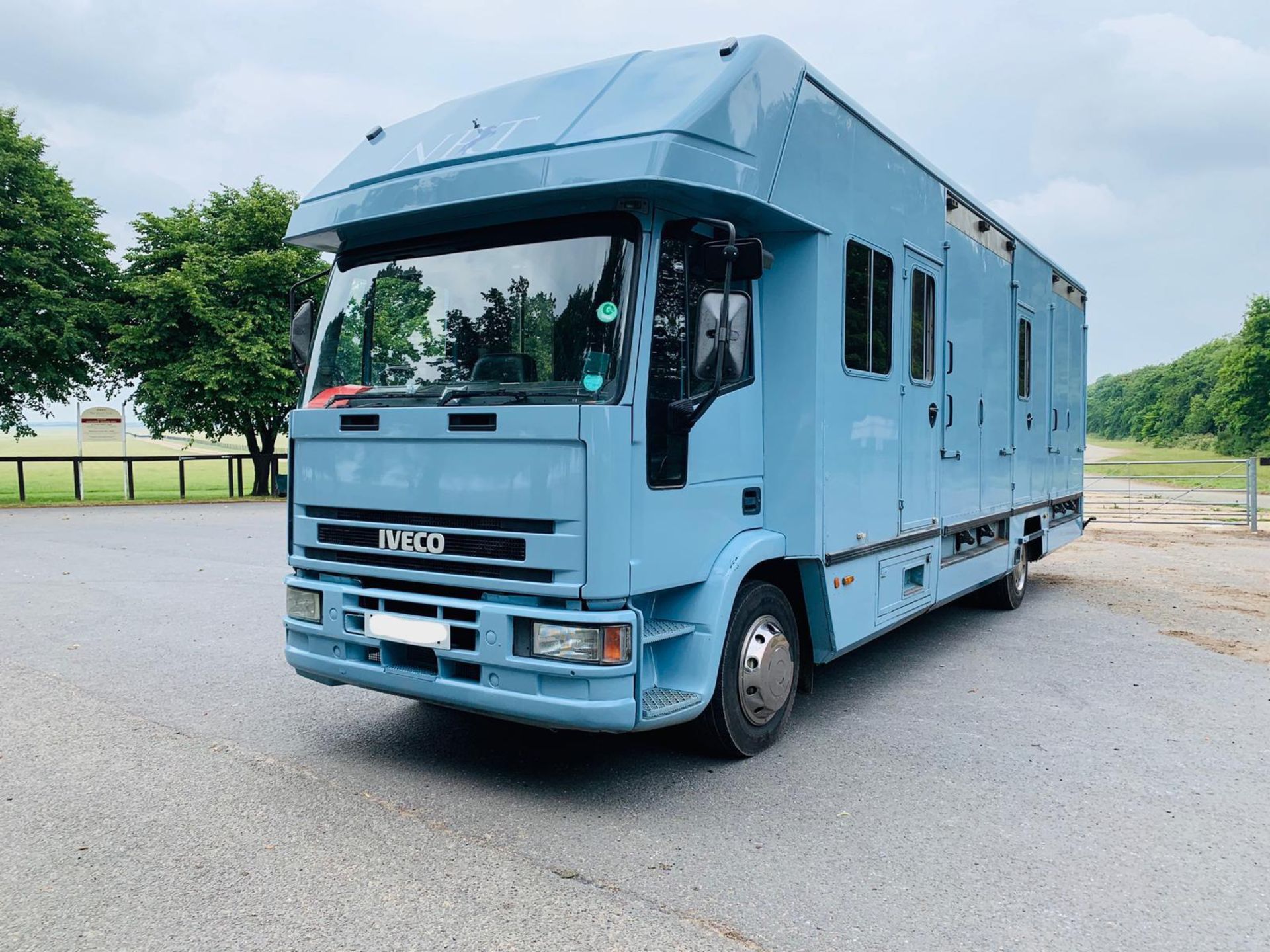 Iveco 110E18 'OLYMPIC' Horsebox 2001 - 6 Speed - Fits 4/6 Forward Facing Horses - Image 3 of 24