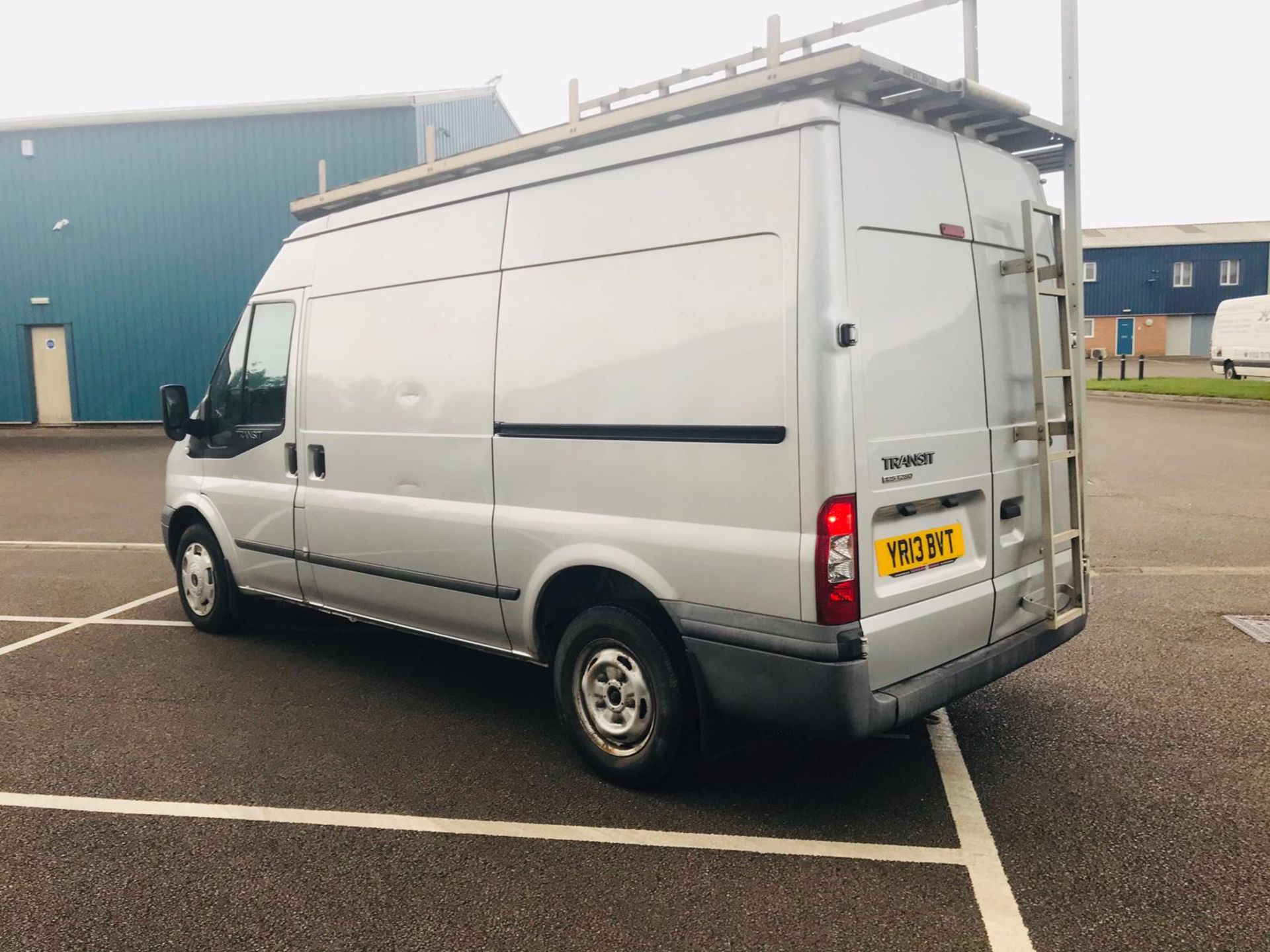 (RESERVE MET) Ford Transit T280 2.2 TDCI Trend Line - 2013 13 Reg - 1 Former Keeper - Glass Rack - Image 4 of 27