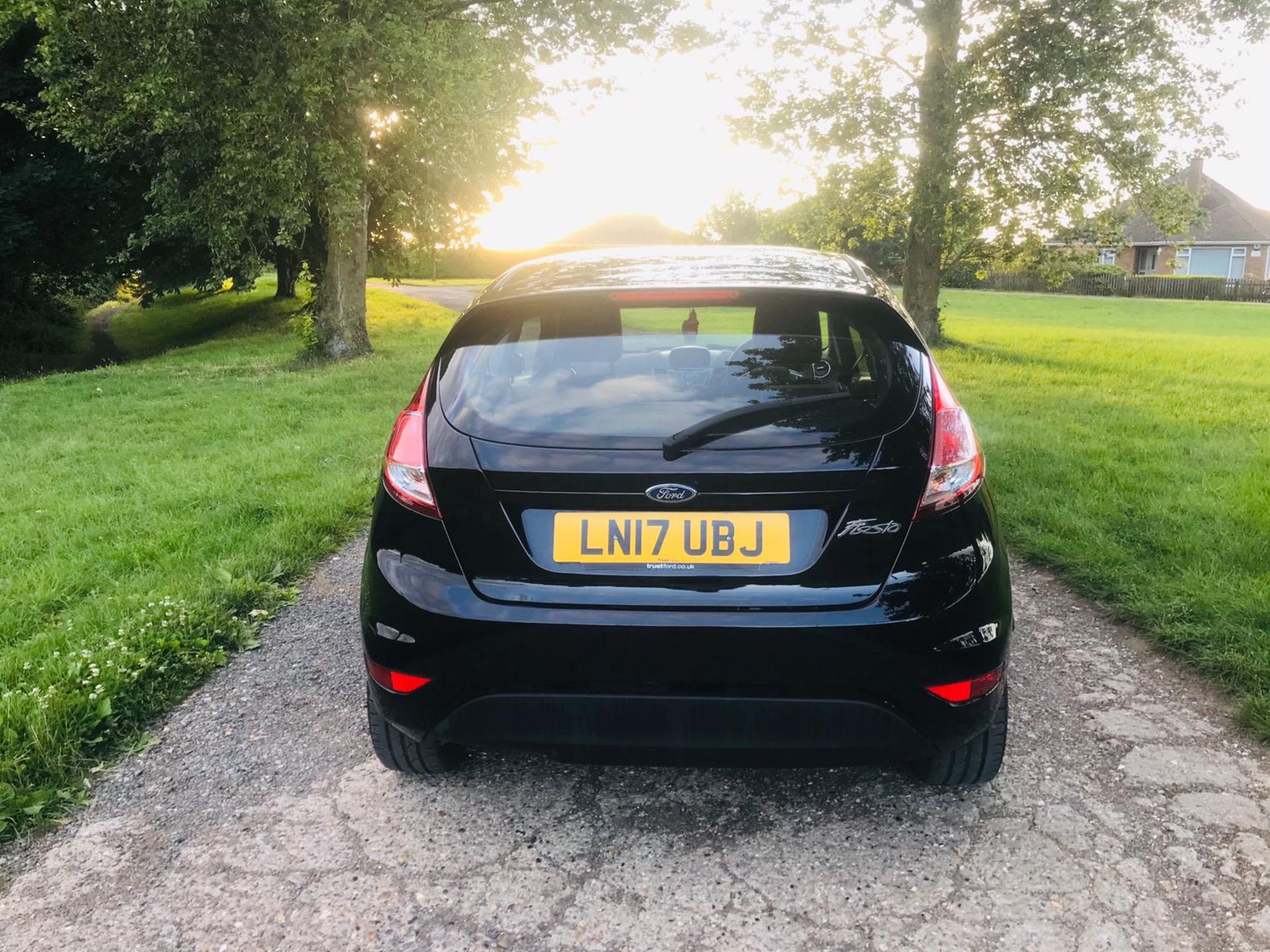 (RESERVE MET) Ford Fiesta 1.2 Zetec 3dr - 2017 17 Reg - ONLY 25K Miles - Service History - Sat Nav - Image 4 of 24