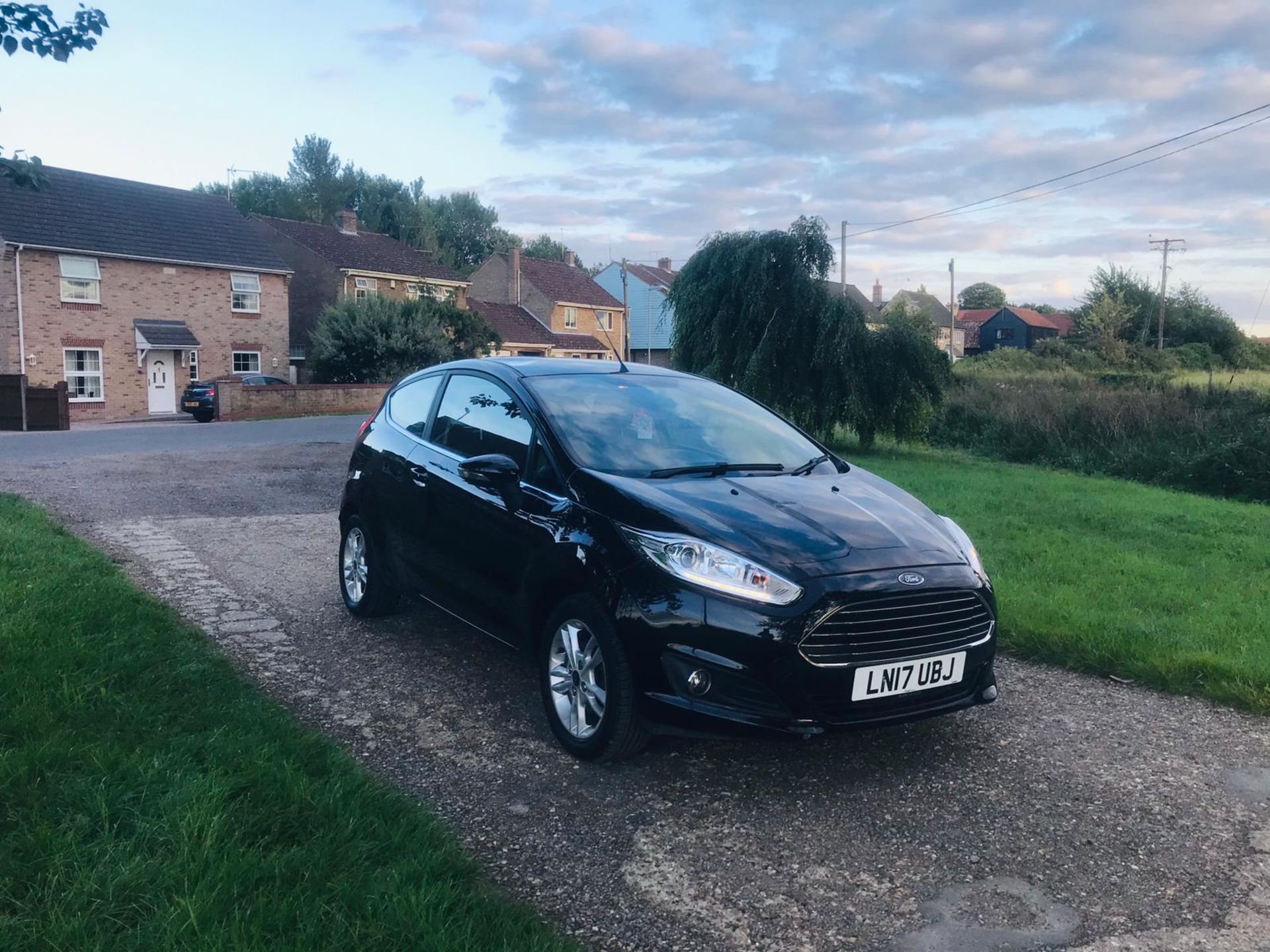 (RESERVE MET) Ford Fiesta 1.2 Zetec 3dr - 2017 17 Reg - ONLY 25K Miles - Service History - Sat Nav - Image 2 of 24