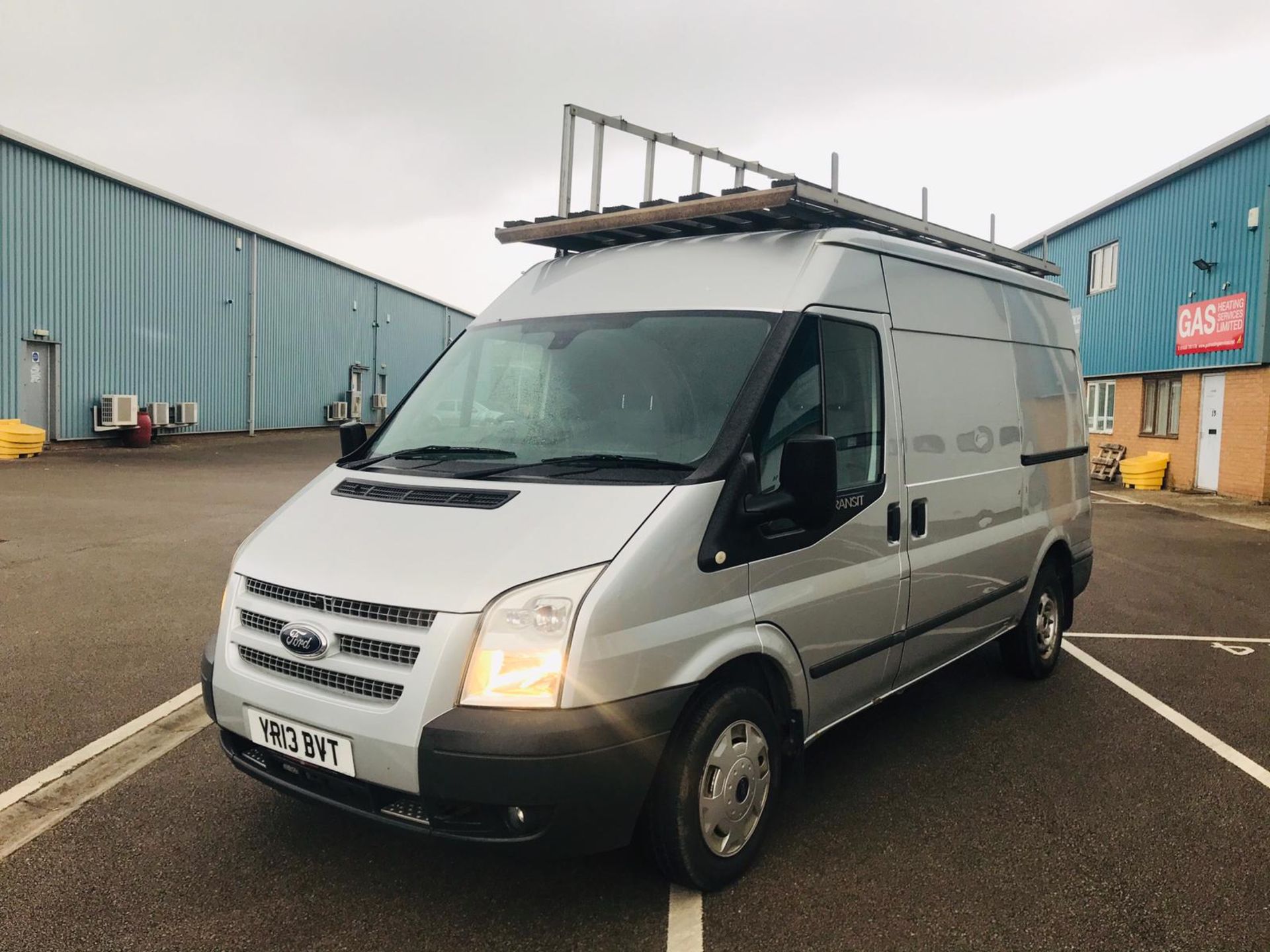 (RESERVE MET) Ford Transit T280 2.2 TDCI Trend Line - 2013 13 Reg - 1 Former Keeper - Glass Rack - Image 3 of 27