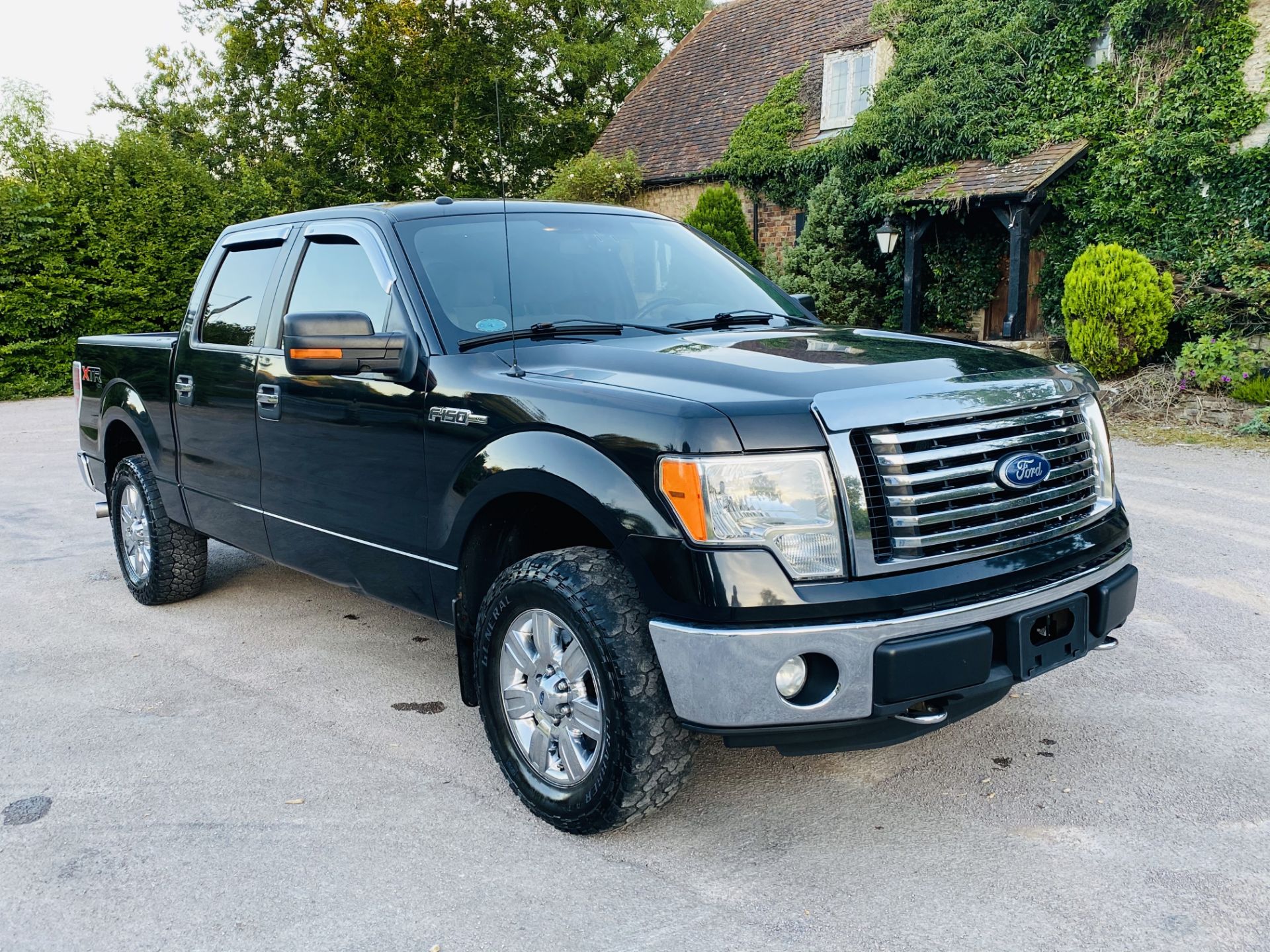 Ford F-150 5.0L V8 Super-Crew Cab XTR Model '2011 Year' 4x4 - In Metallic Black-Fresh Import - Image 5 of 63