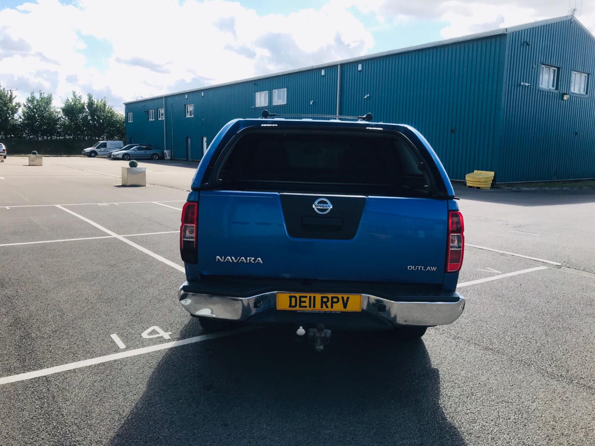 (RESERVE MET) Nissan Navara 3.0 DCI *Outlaw* Auto -2011 11 Reg -Full Leather -Heated Seats - Sat Nav - Image 3 of 29