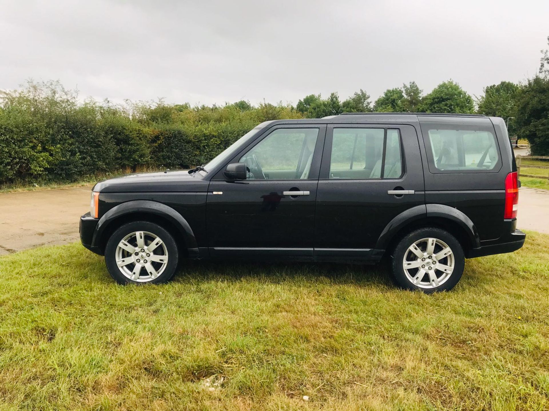 Land Rover Discovery 2.7 TDV6 HSE Auto - 2010 Model - 1 Keeper From New - Cream Leather - 7 Seats - Image 2 of 30