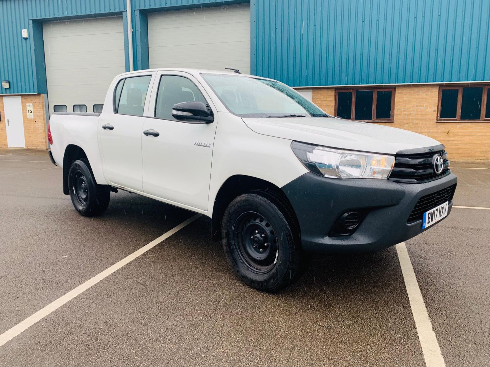 Toyota Hilux 2.4 D-4D Active 4WD Double Cab Pick Up - 2017 17 Reg - Air Con - Euro 6b - Tow Pack - Image 2 of 31