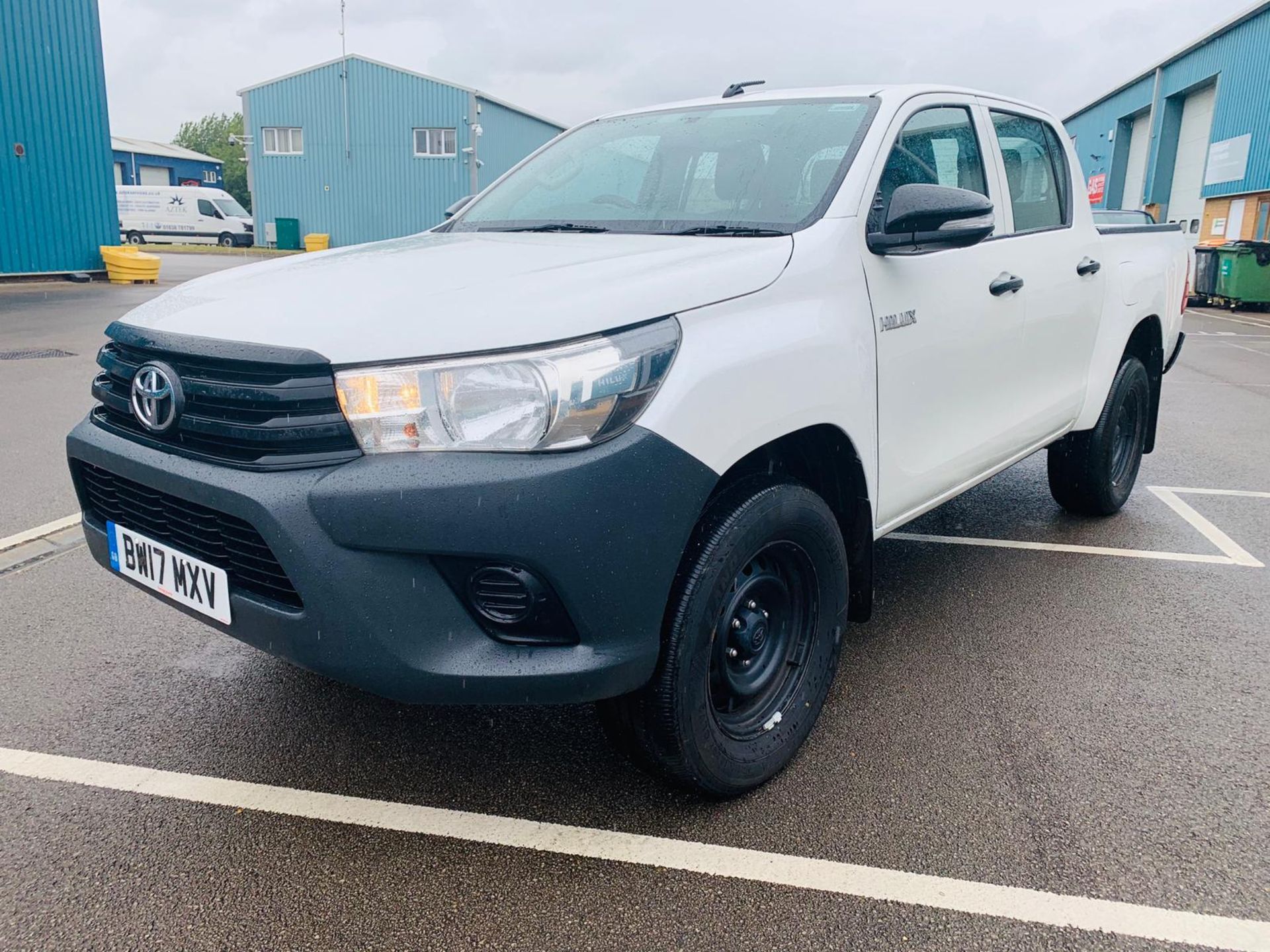 Toyota Hilux 2.4 D-4D Active 4WD Double Cab Pick Up - 2017 17 Reg - Air Con - Euro 6b - Tow Pack - Image 3 of 31