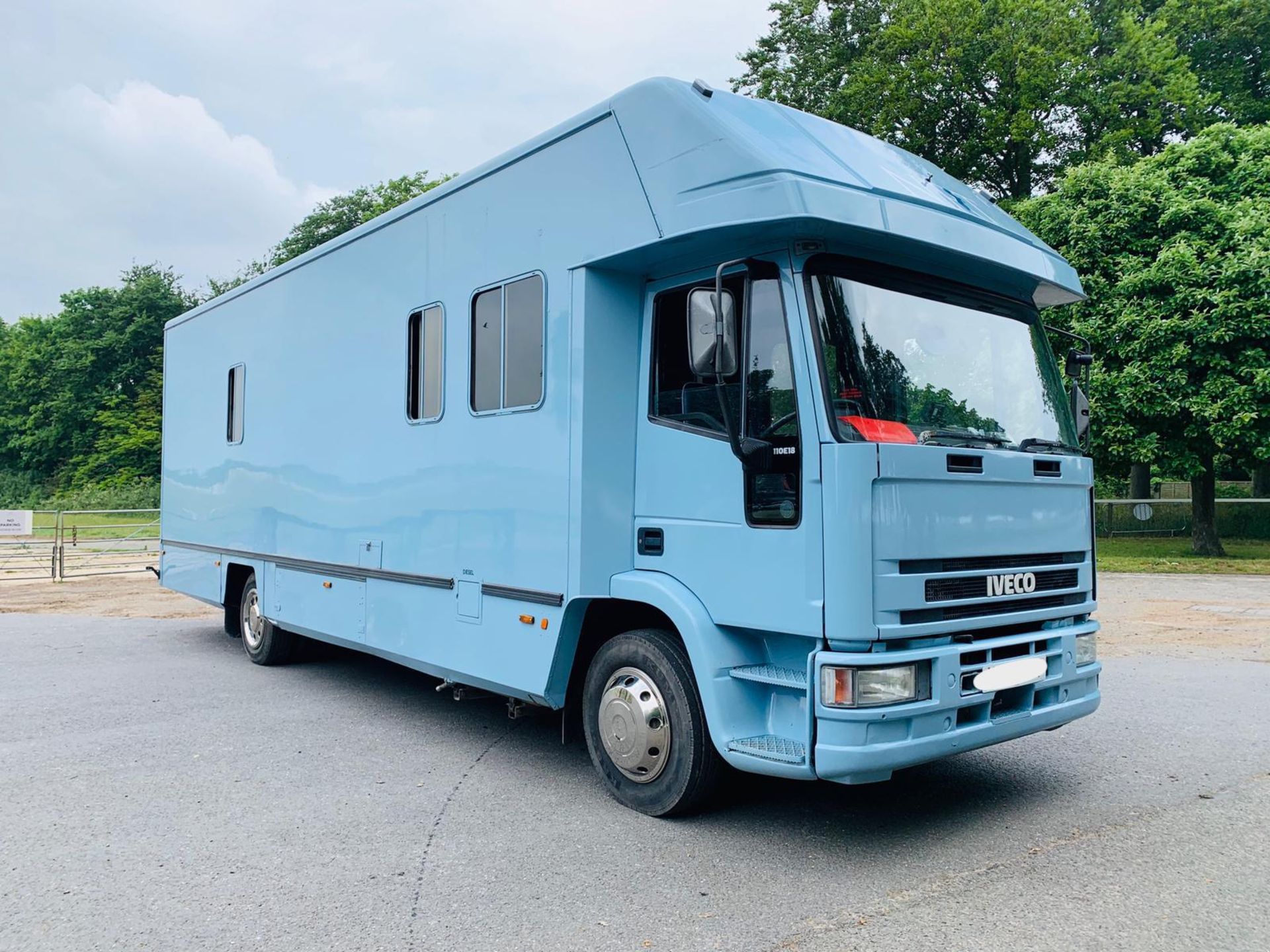 (RESERVE MET) Iveco 110E18 'OLYMPIC' Horsebox 2001 - 6 Speed - Fits 4/6 Forward Facing Horses