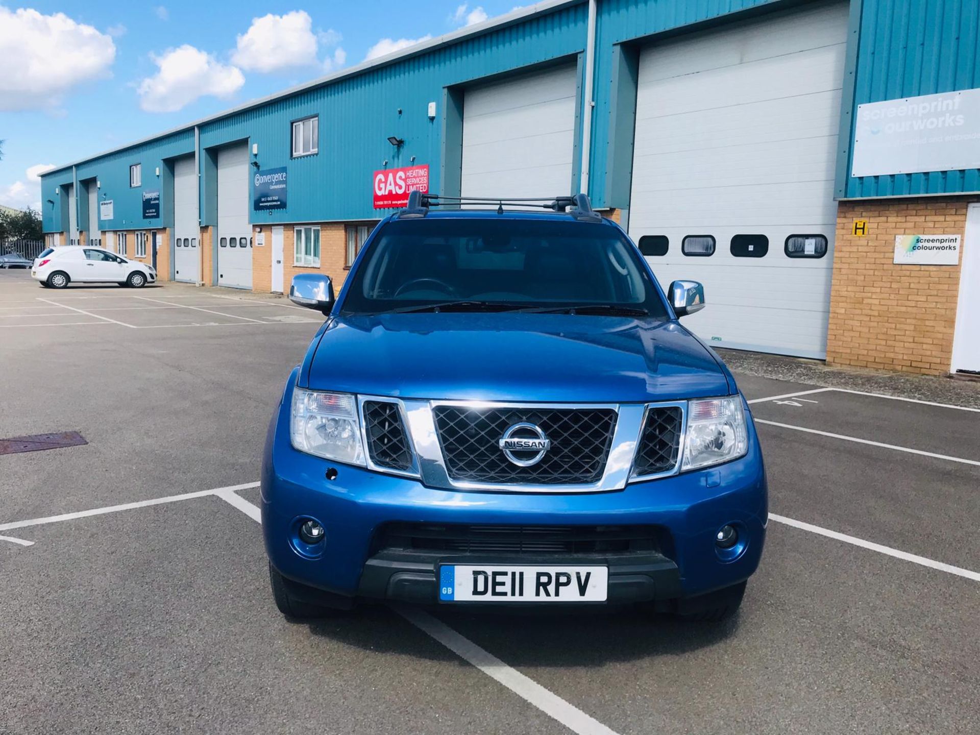 (RESERVE MET) Nissan Navara 3.0 DCI *Outlaw* Auto -2011 11 Reg -Full Leather -Heated Seats - Sat Nav - Image 2 of 29