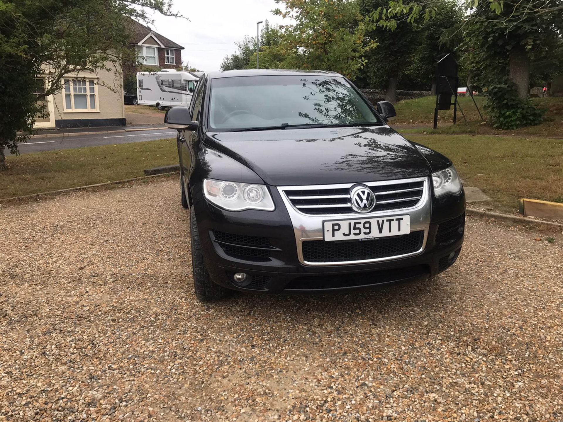 (RESERVE MET) Volkswagen Touareg Altitude 2.5 TDI Auto - 2010 Model - 1 Former Keeper - Sat Nav - - Image 4 of 29