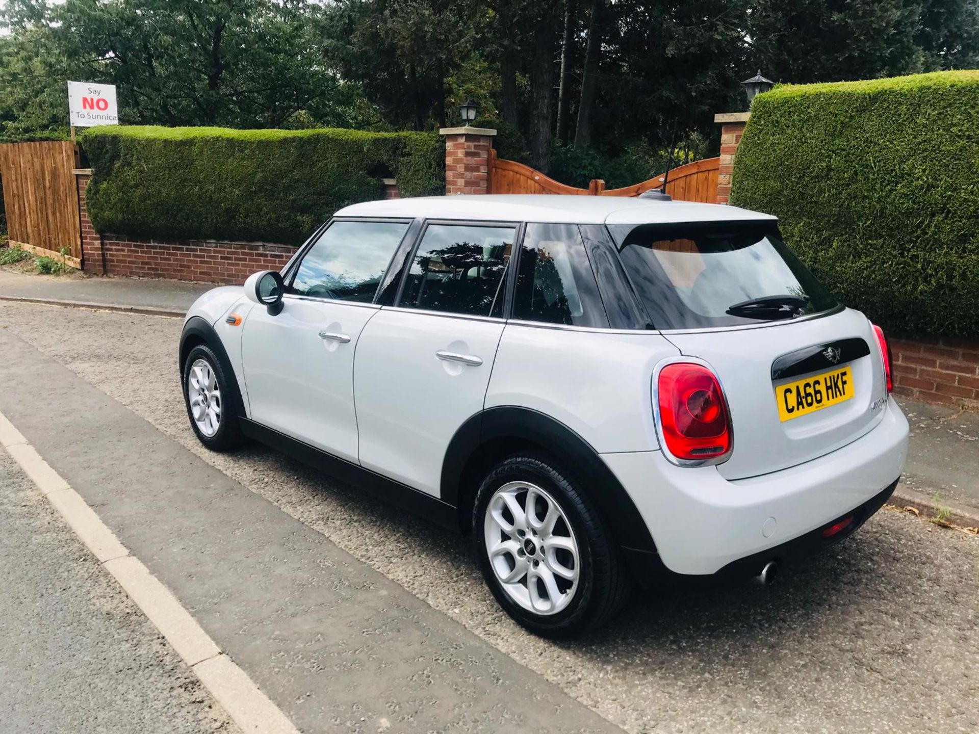 Mini Cooper 1.5 D 5dr - Reg 2017 - 1 Owner from new - - Image 3 of 28
