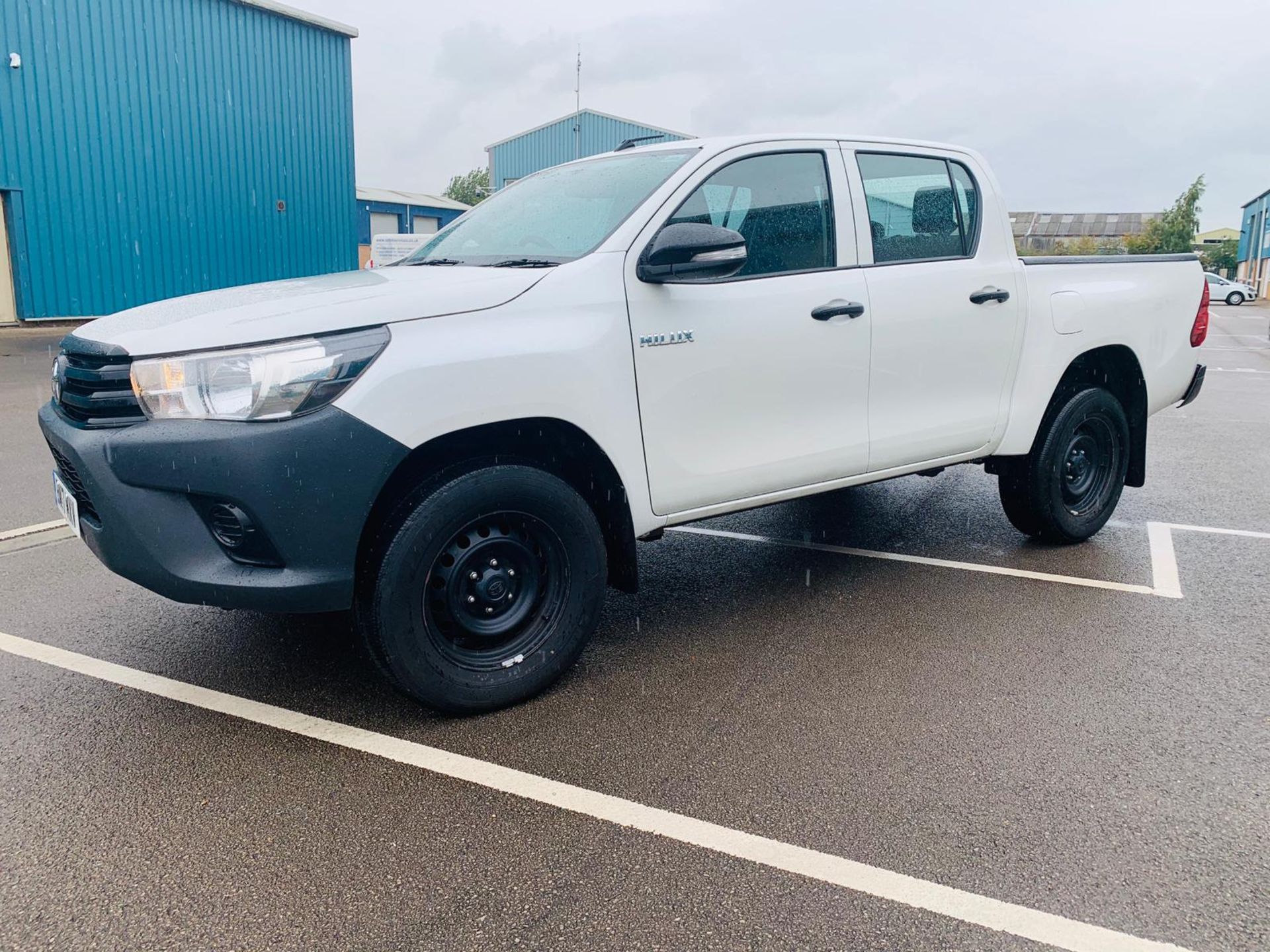 (RESERVE MET) Toyota Hilux 2.4 D-4D Active 4WD Double Cab Pick Up - 2017 17 Reg - Air Con - Euro 6b - Image 7 of 31
