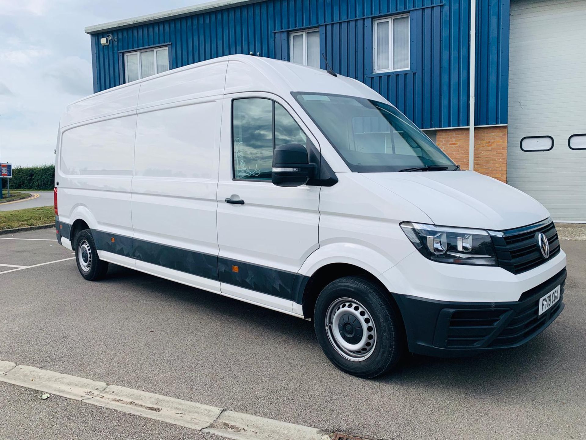 (RESERVE MET) Volkswagen Crafter CR35 Trendline 2.0 TDI LWB - 2018 18 Reg - FSH - 1 Owner - Euro6 - Image 10 of 29