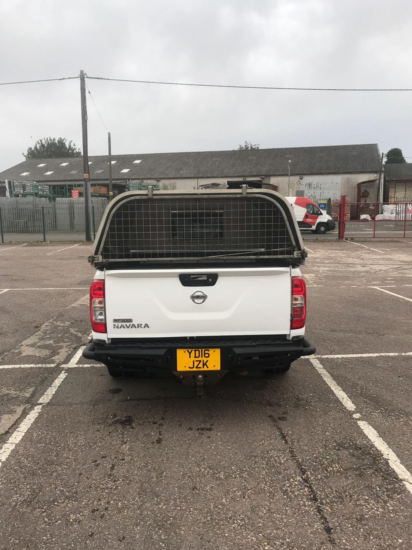 Nissan Navara 2.3 CDI Tekna Double Cab Pick Up - 2016 16 Reg - Sat Nav - Parking Sensors - Image 6 of 10