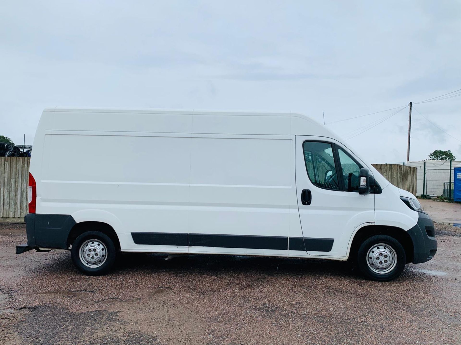 (RESERVE MET) Peugeot Boxer 335 2.0 HDI Professional LWB - 2017 Reg - Sat Nav - Air Con - Euro 6 - Image 7 of 30