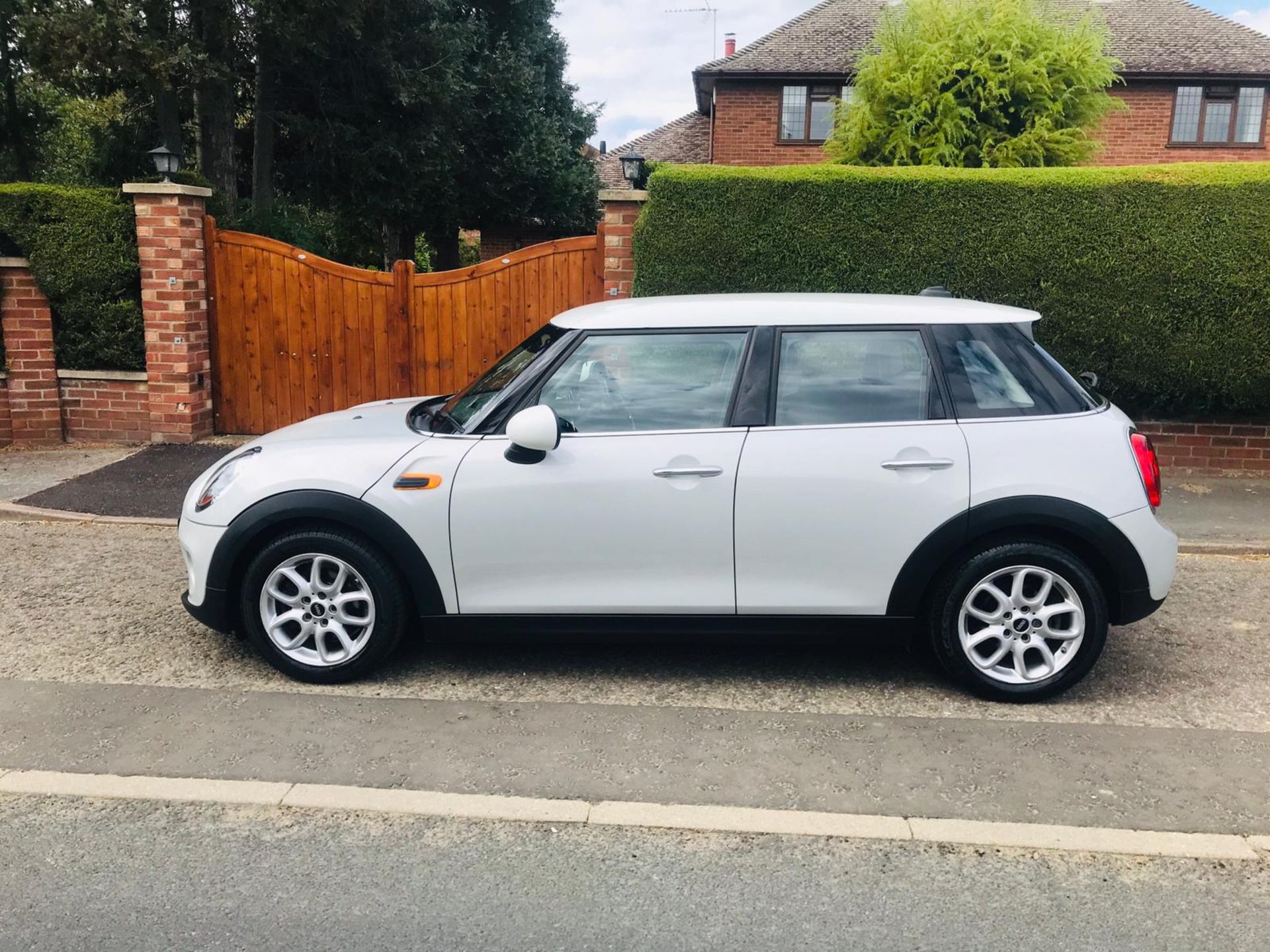 Mini Cooper 1.5 D 5dr - Reg 2017 - 1 Owner from new - - Image 5 of 28